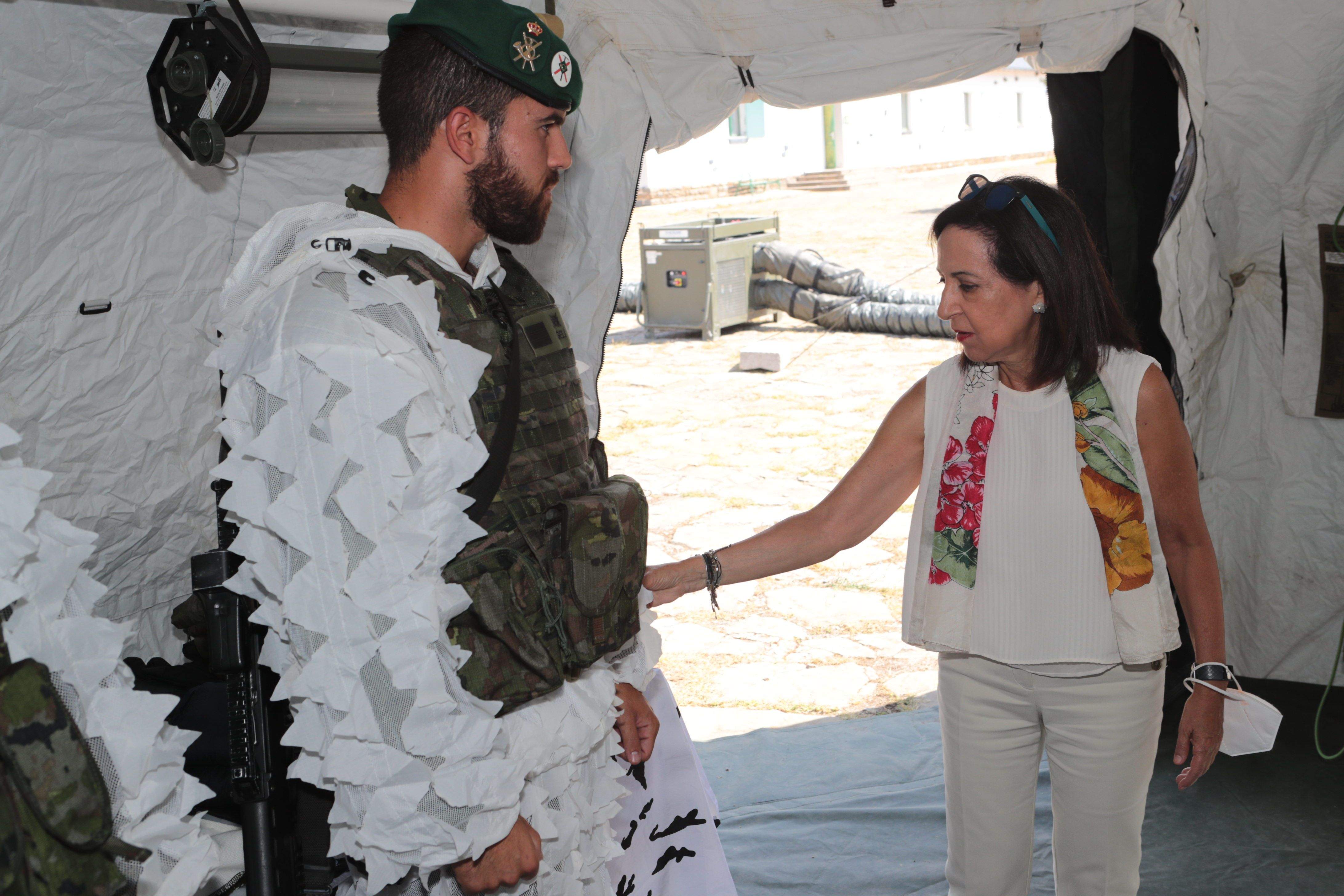 Visita de la ministra Robres al acuartelamiento san bernardo y al Castillo de San Pedro de Jaca.  Foto Ministerio de Defensa