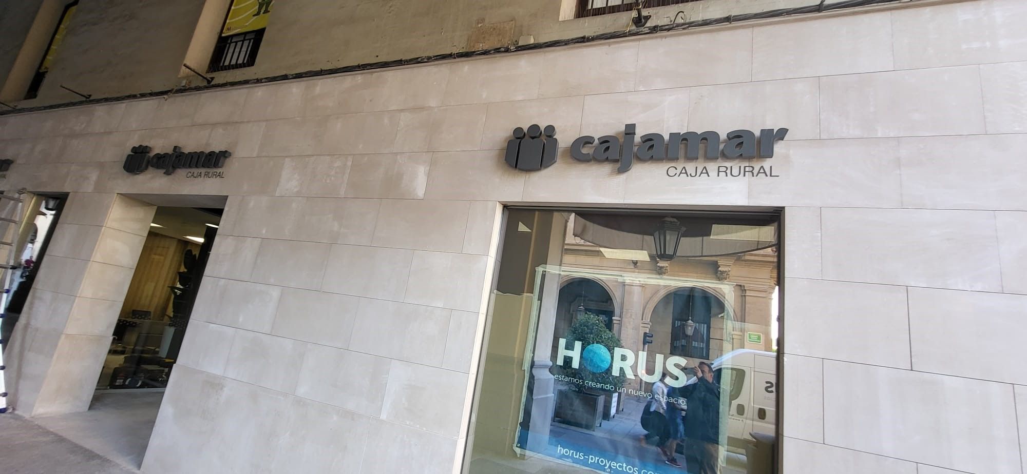 Fachada de Cajamar en Huesca