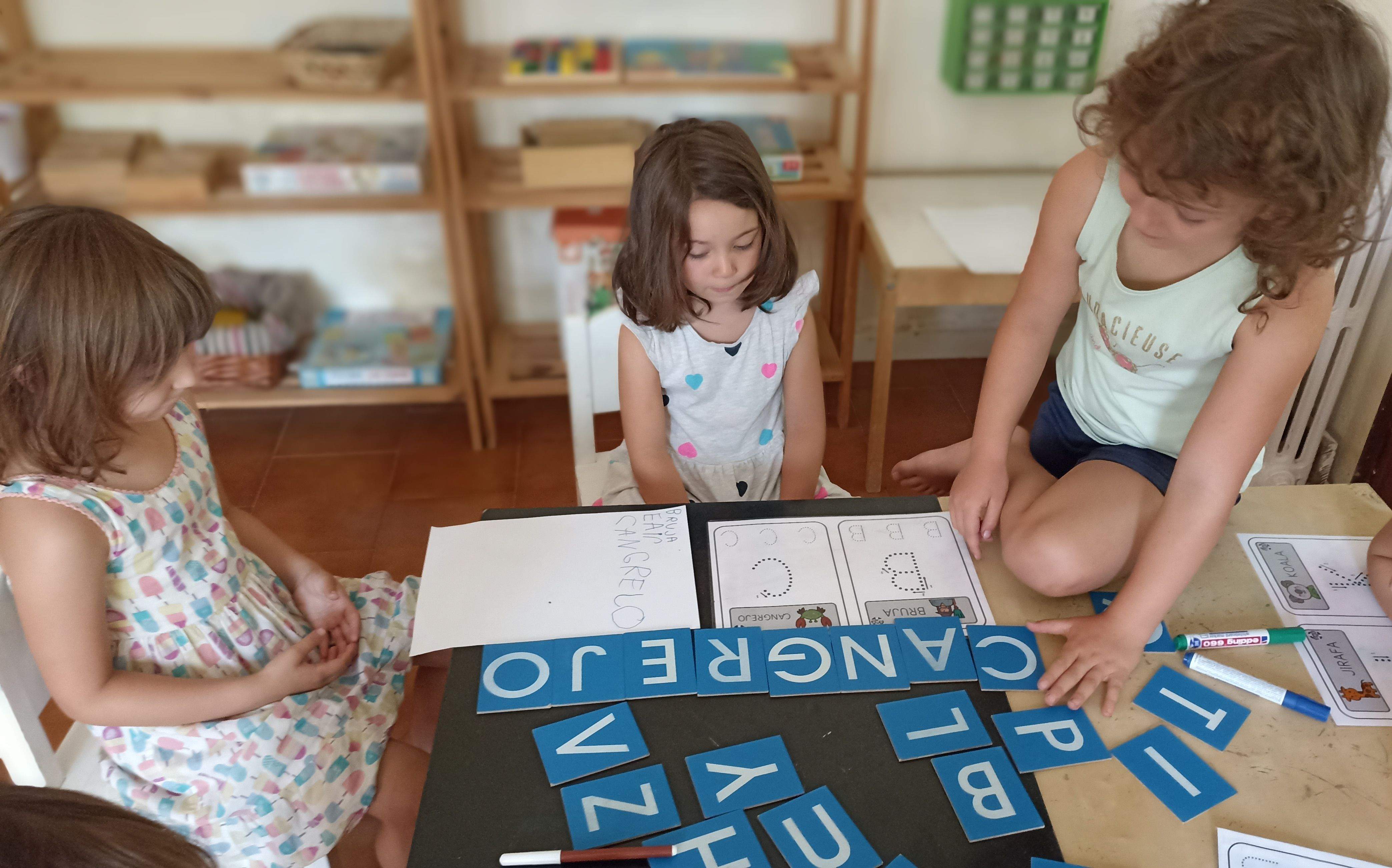 Alumnas en Tumwaco, la única escuela de educación libre de Huesca.