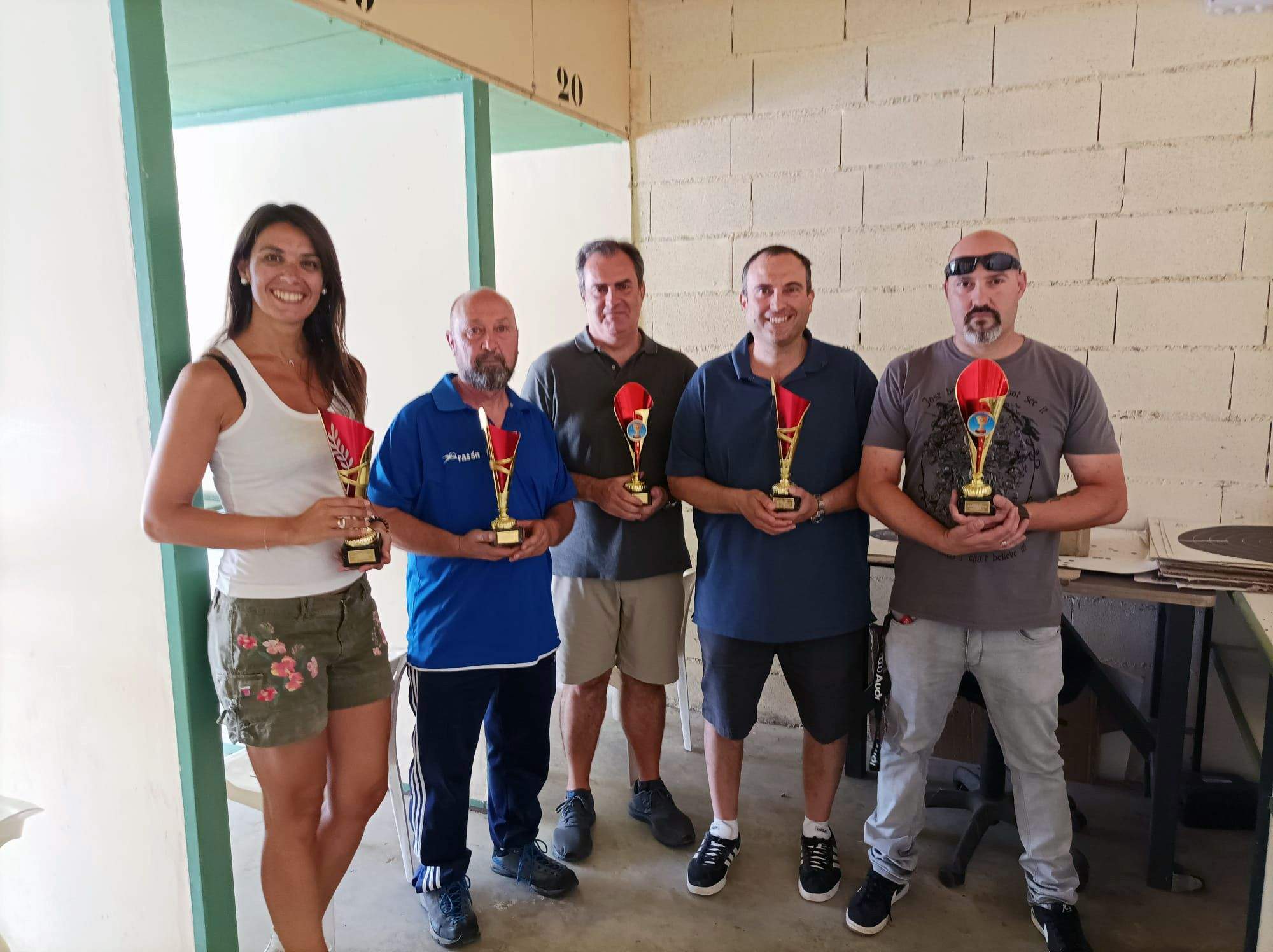 Los cinco premiados del Gran Premio Moon en el Club de Tiro Loreto.