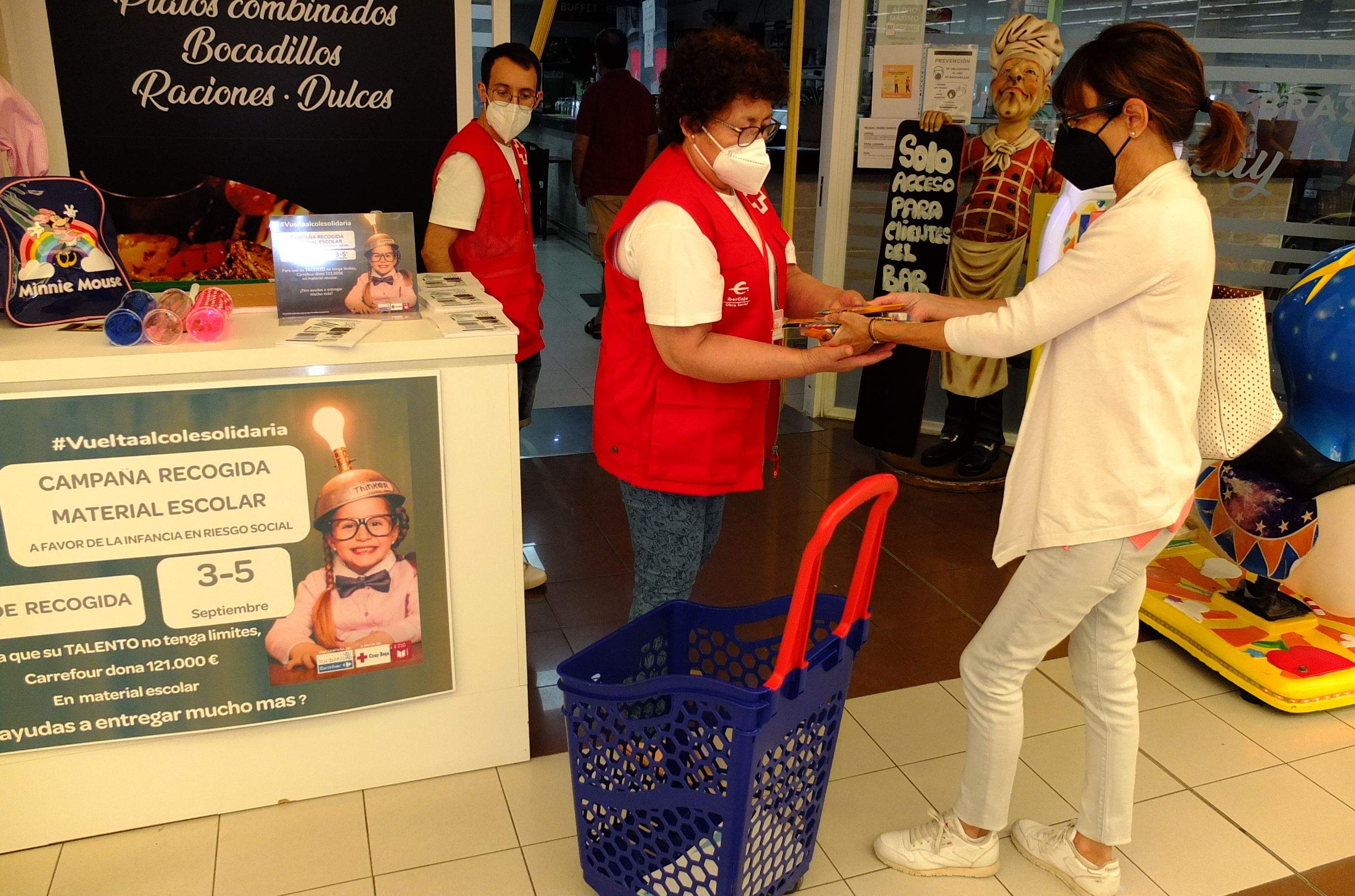 Cruz Roja va a recoger material escolar este viernes y sábado.