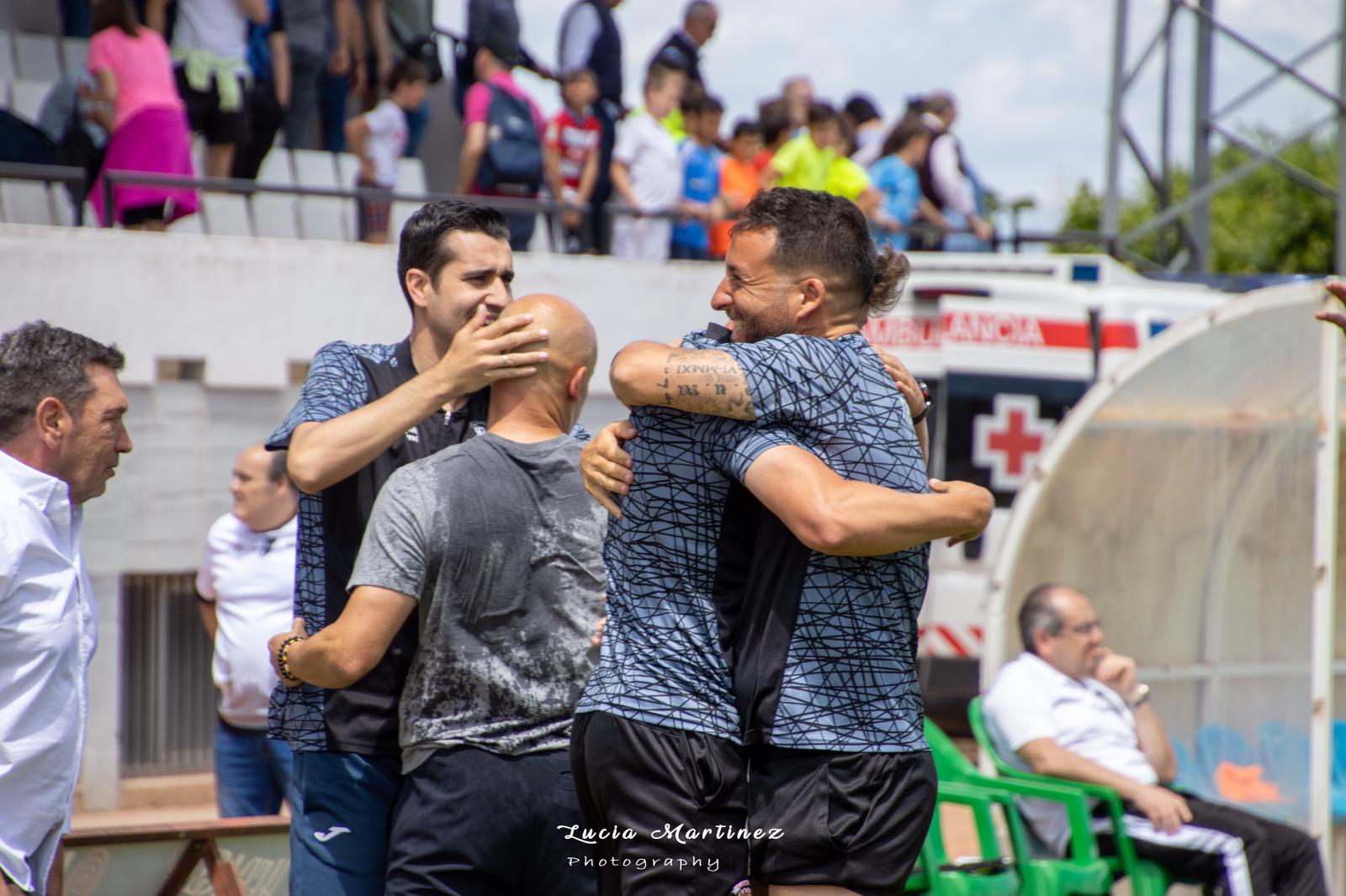 Alegría en el cuerpo técnico. Foto: Lucía Martínez