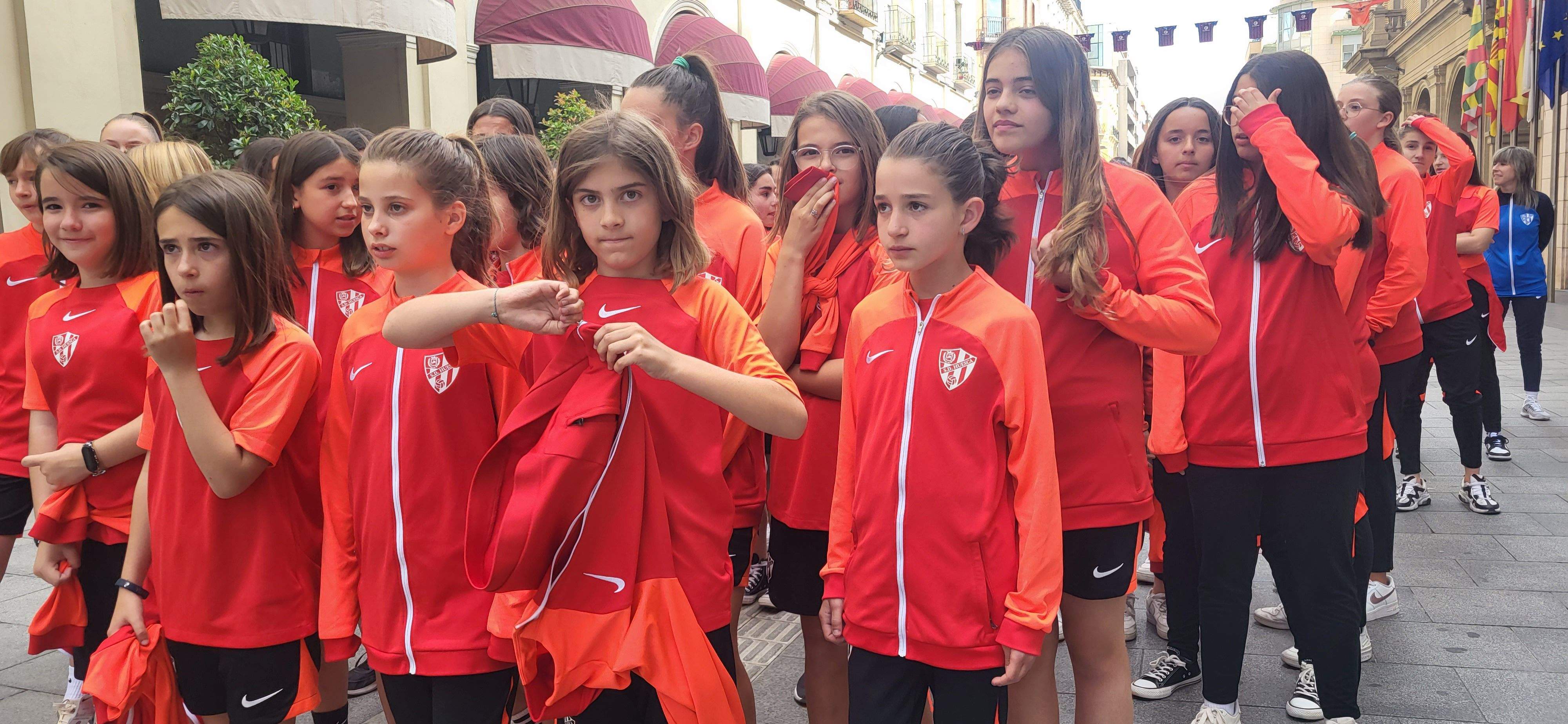 Los equipos femeninos del Huesca toman los Porches de Galicia y el Coso Bajo