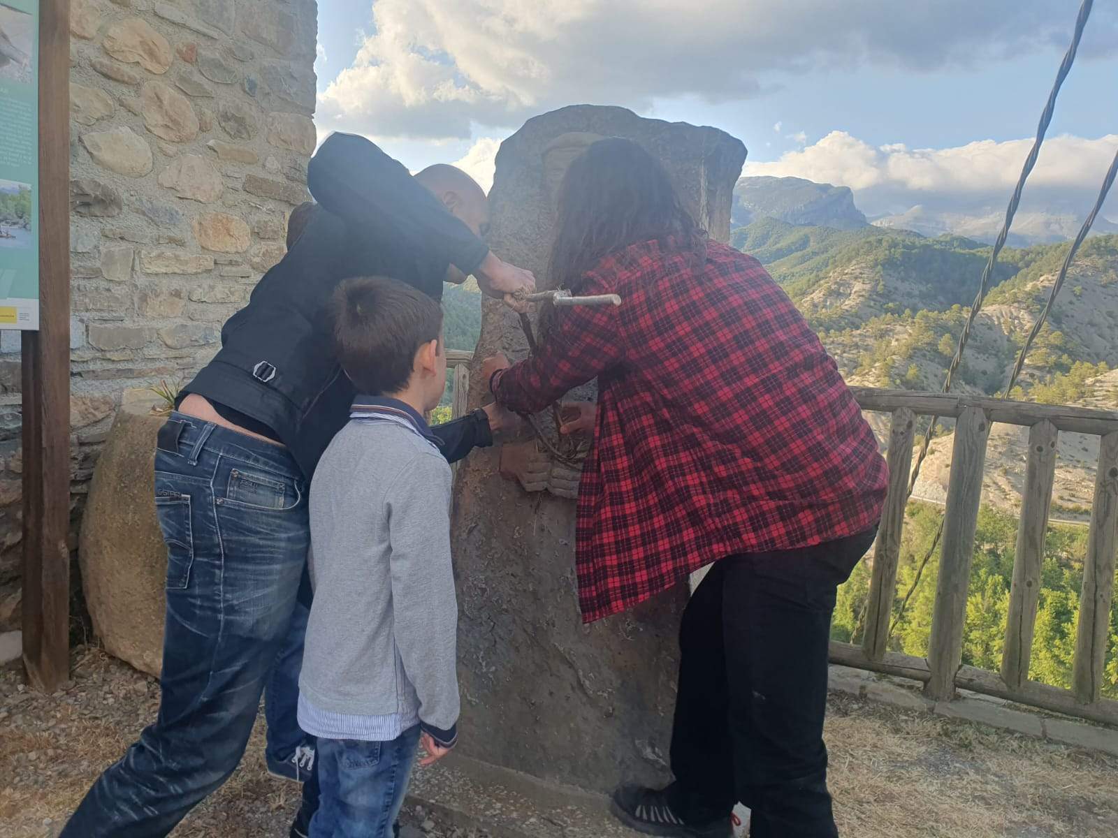 Actos de la 37 edición del descenso de navatas por el Cinca 