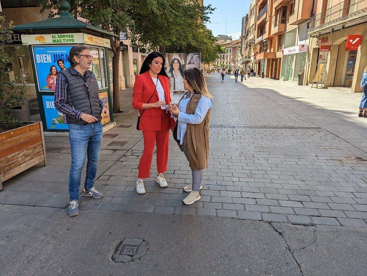 Imagen de archivo de Lorena Orduna, entre los concejales Iván Rodríguez y Sonia Latre Imagen de archivo de Lorena Orduna, entre los concejales Iván Rodríguez y Sonia Latre