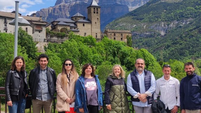 Visita en Torla de Nasarre junto al candidato socialista y otros cabezas de lista de la Comarca de Sobrarbe Visita en Torla de Nasarre junto al candidato socialista y otros cabezas de lista de la Comarca de Sobrarbe