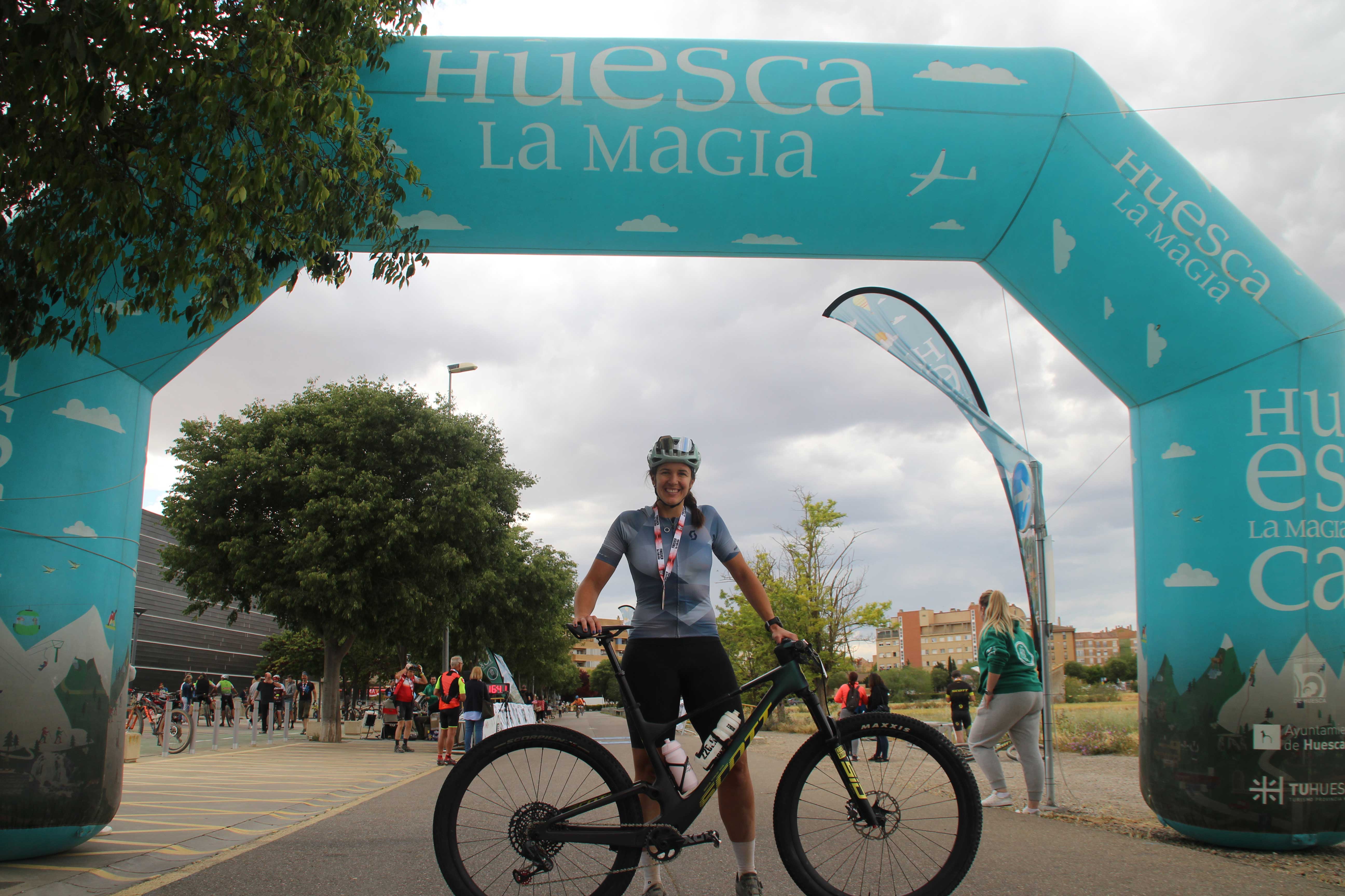 Marta Ballús, primera clasificada de la gran fondo HU108