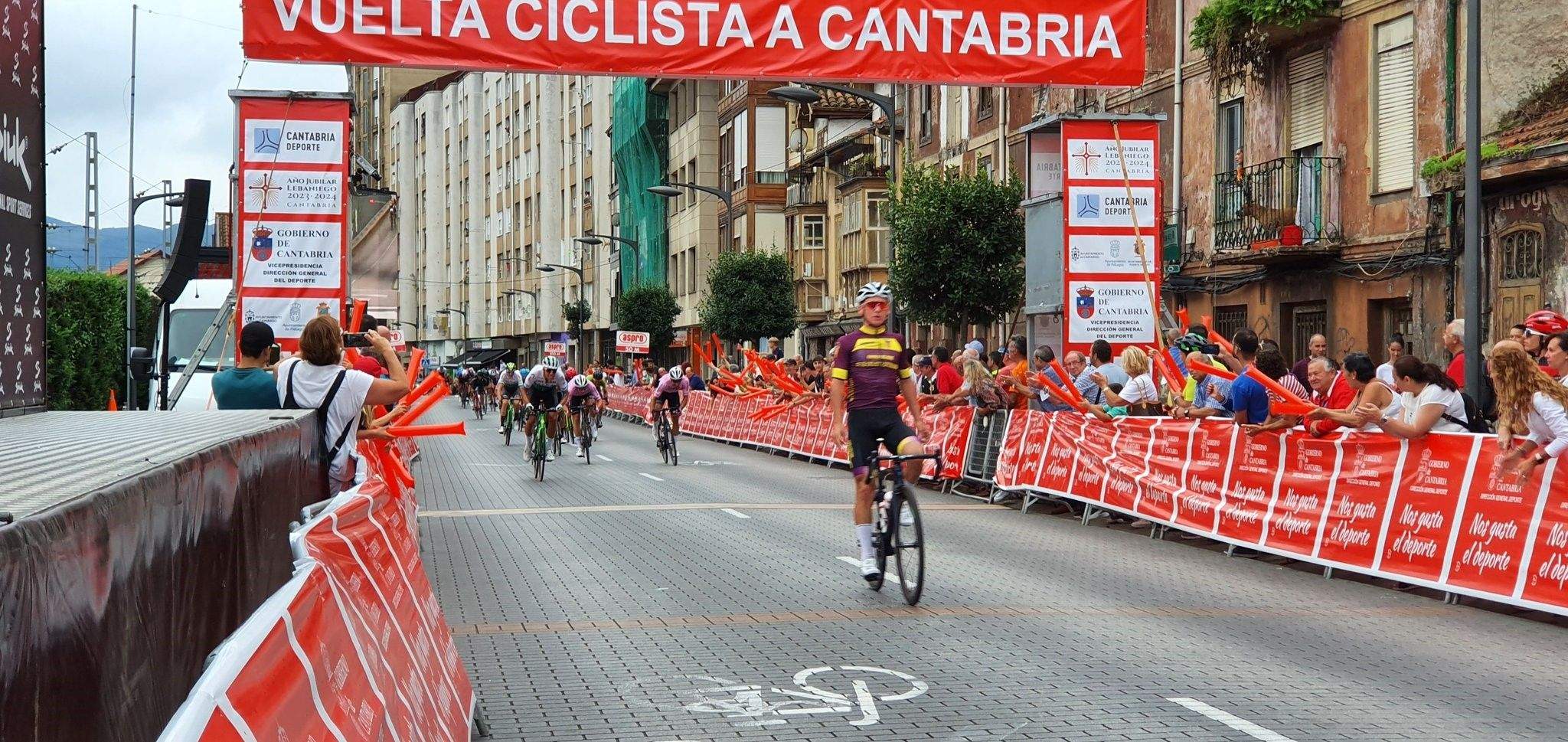 El ruso Shchegolkov llega primero con un segundo de ventaja. FOTO: VUELTA CANTABRIA
