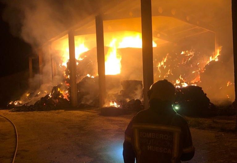 Incendio en una explotación ganadera de Castillazuelo