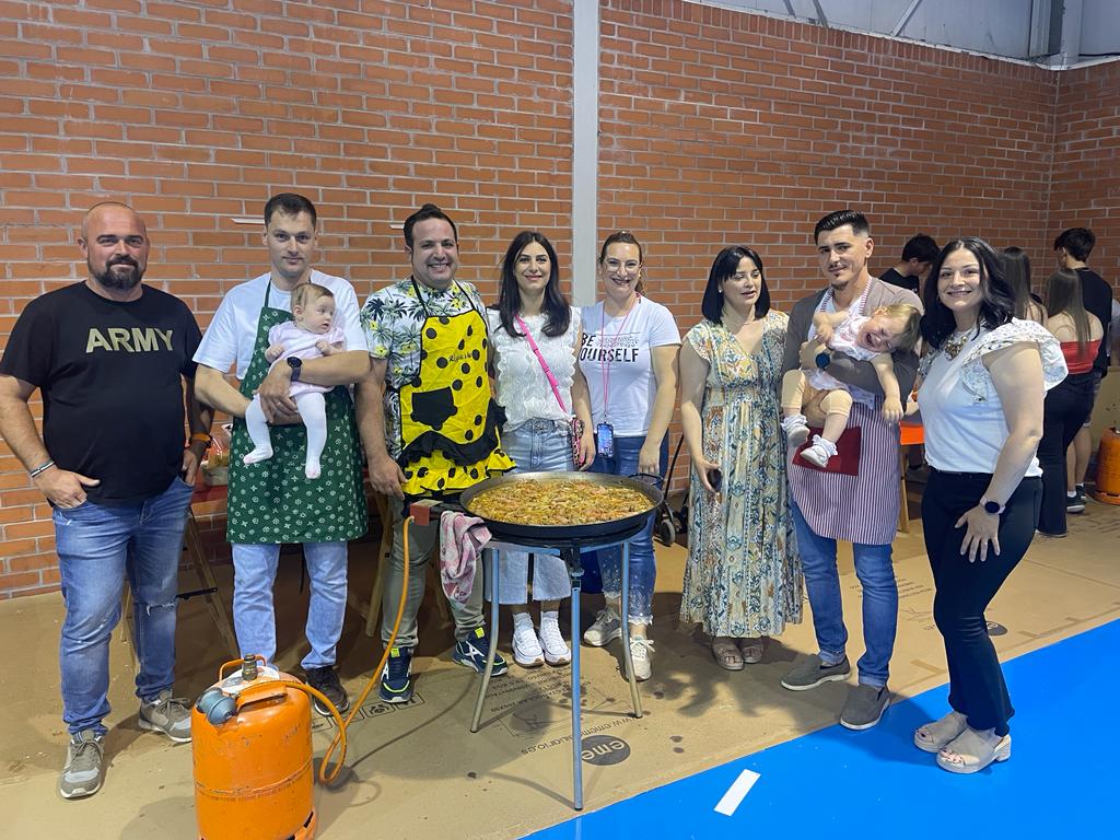 Uno de los grupos participantes en el encuentro de paellas de Zaidín.