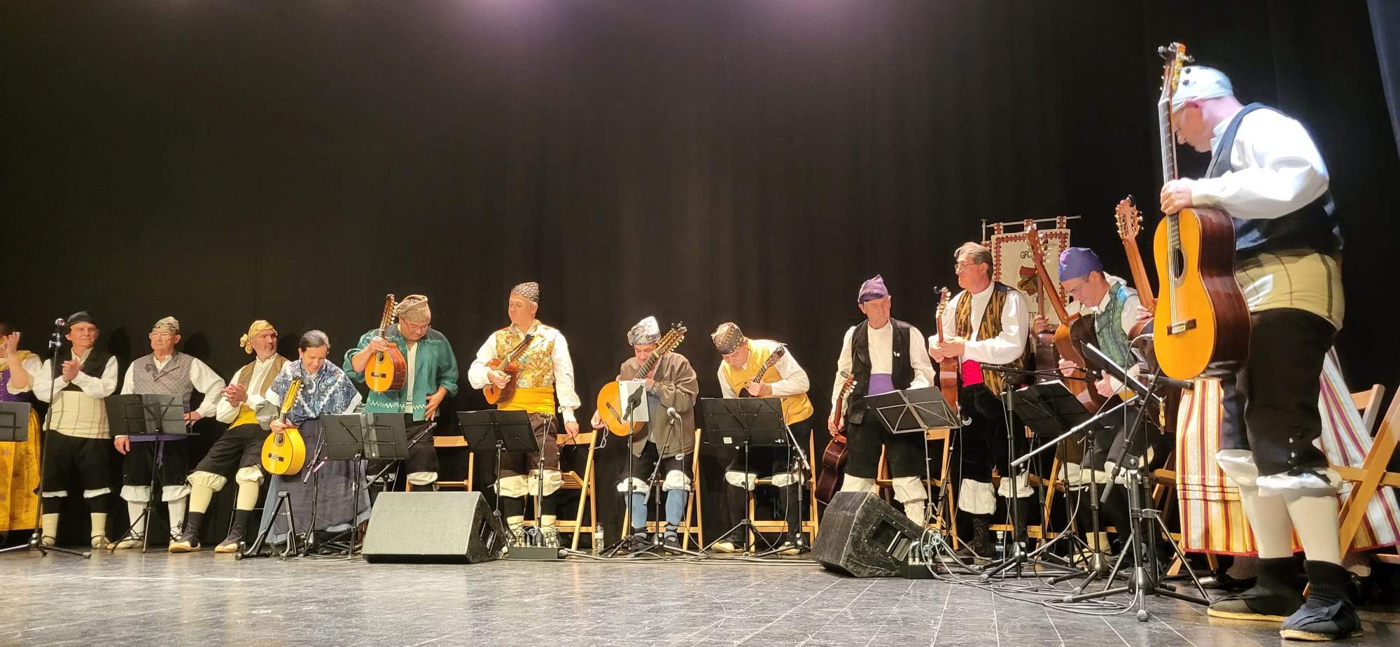 Veinticinco aniversario de Os Faticos en el Centro Manuel Benito Moliner