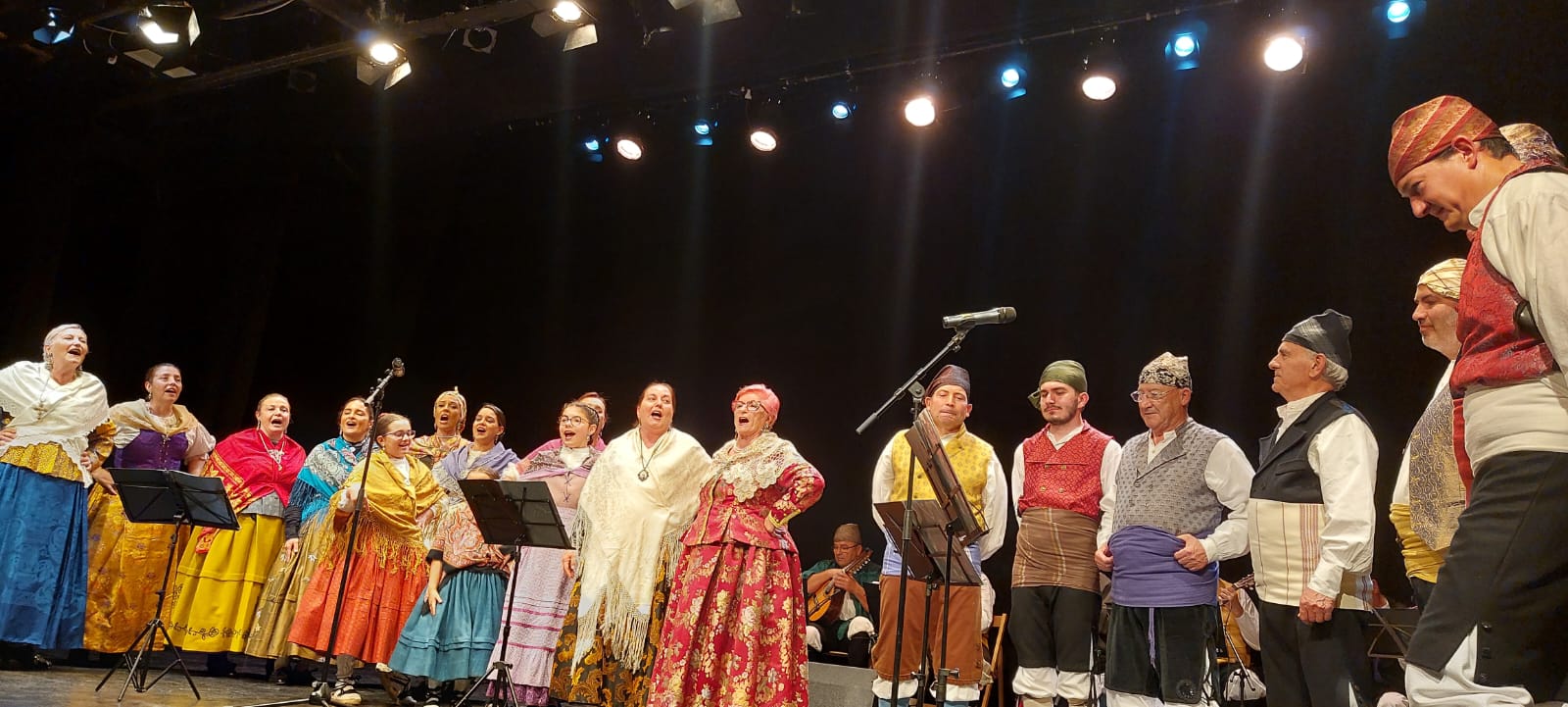 Veinticinco aniversario de Os Faticos en el Centro Manuel Benito Moliner