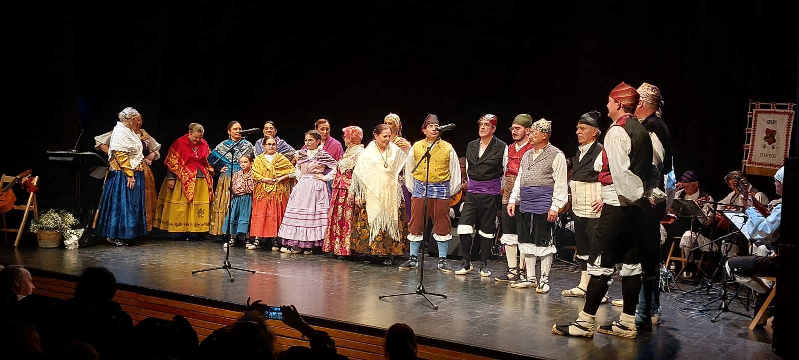 Veinticinco aniversario de Os Faticos en el Centro Manuel Benito Moliner