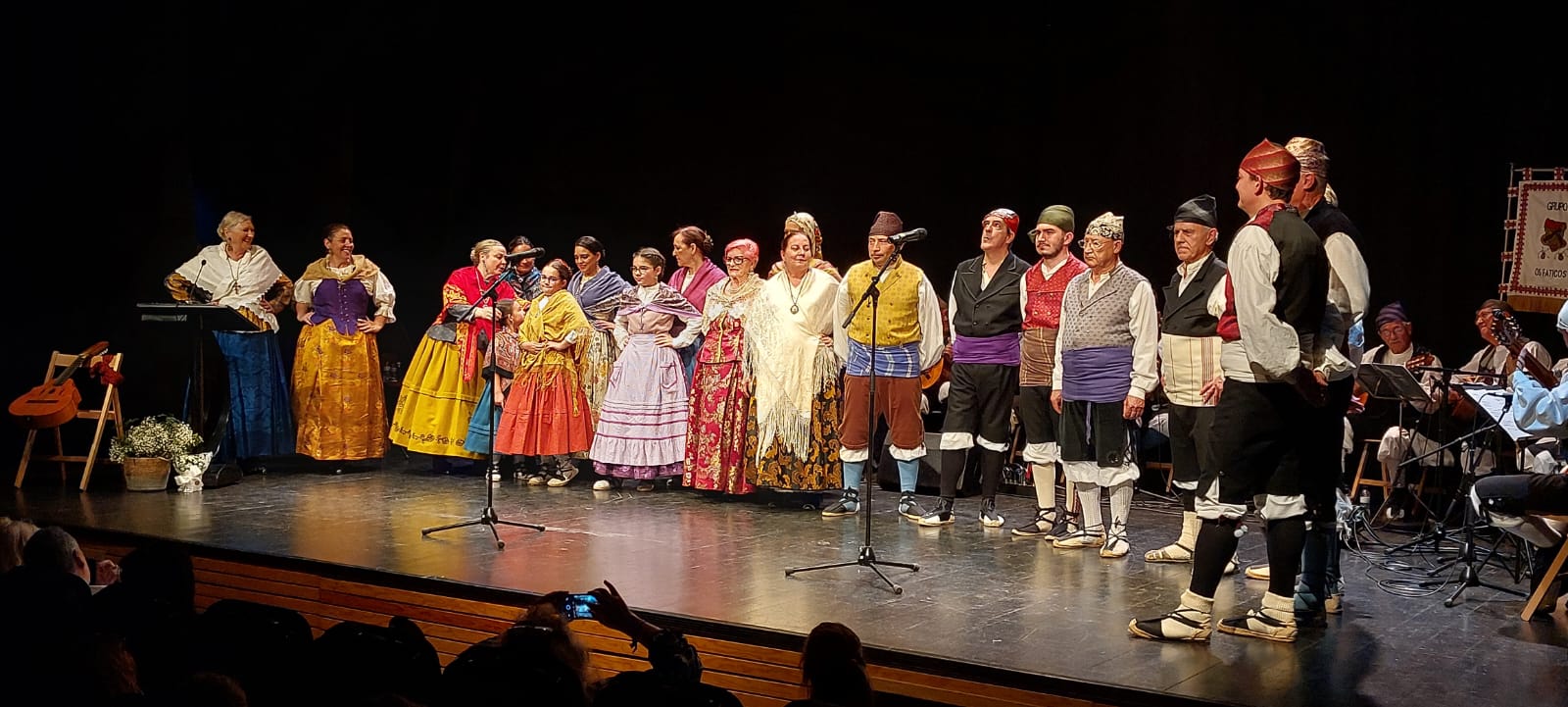 Veinticinco aniversario de Os Faticos en el Centro Manuel Benito Moliner