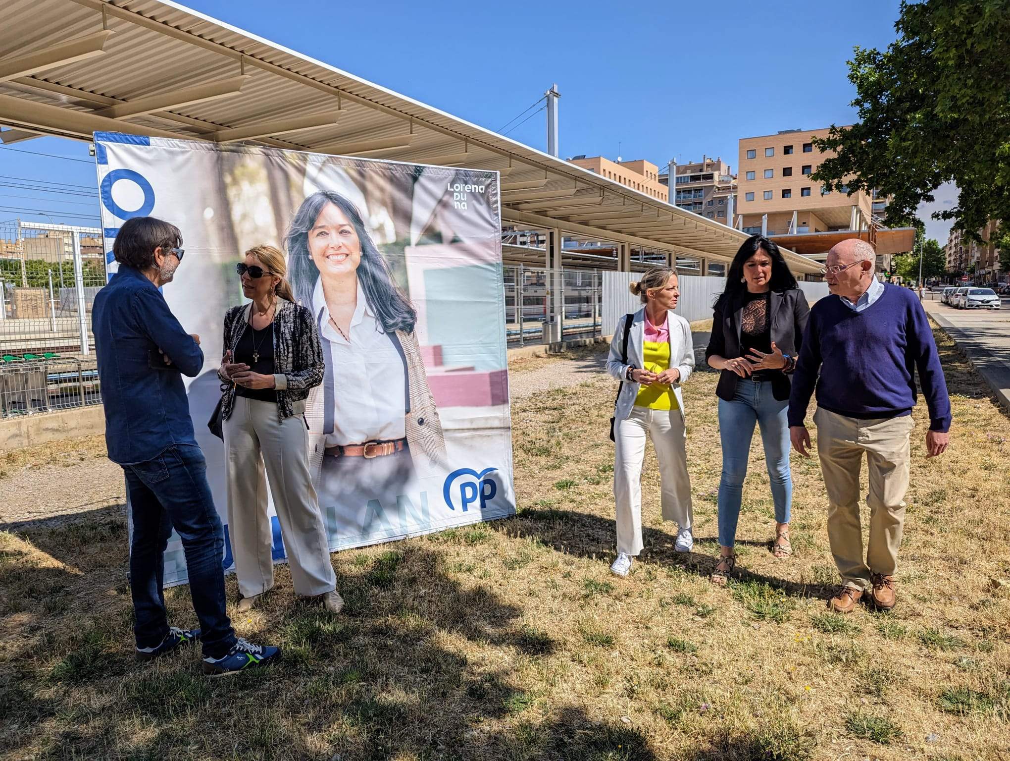 Lorena Orduna, entre Nuria Mur y Leopoldo Carranza, y al lado Iván Rodríguez y Marta Escartín
