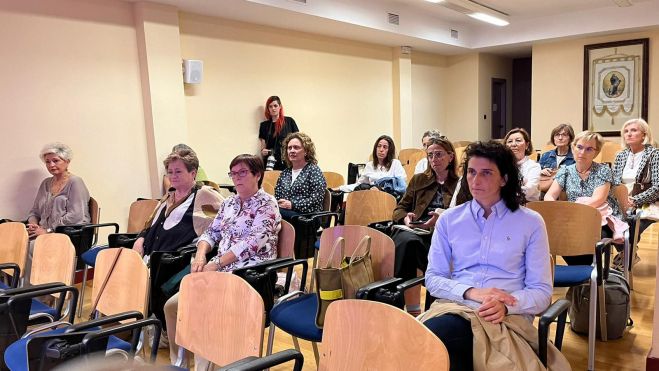 Asistentes a la presentación de la guía de Celia Navarro Asistentes a la presentación de la guía de Celia Navarro