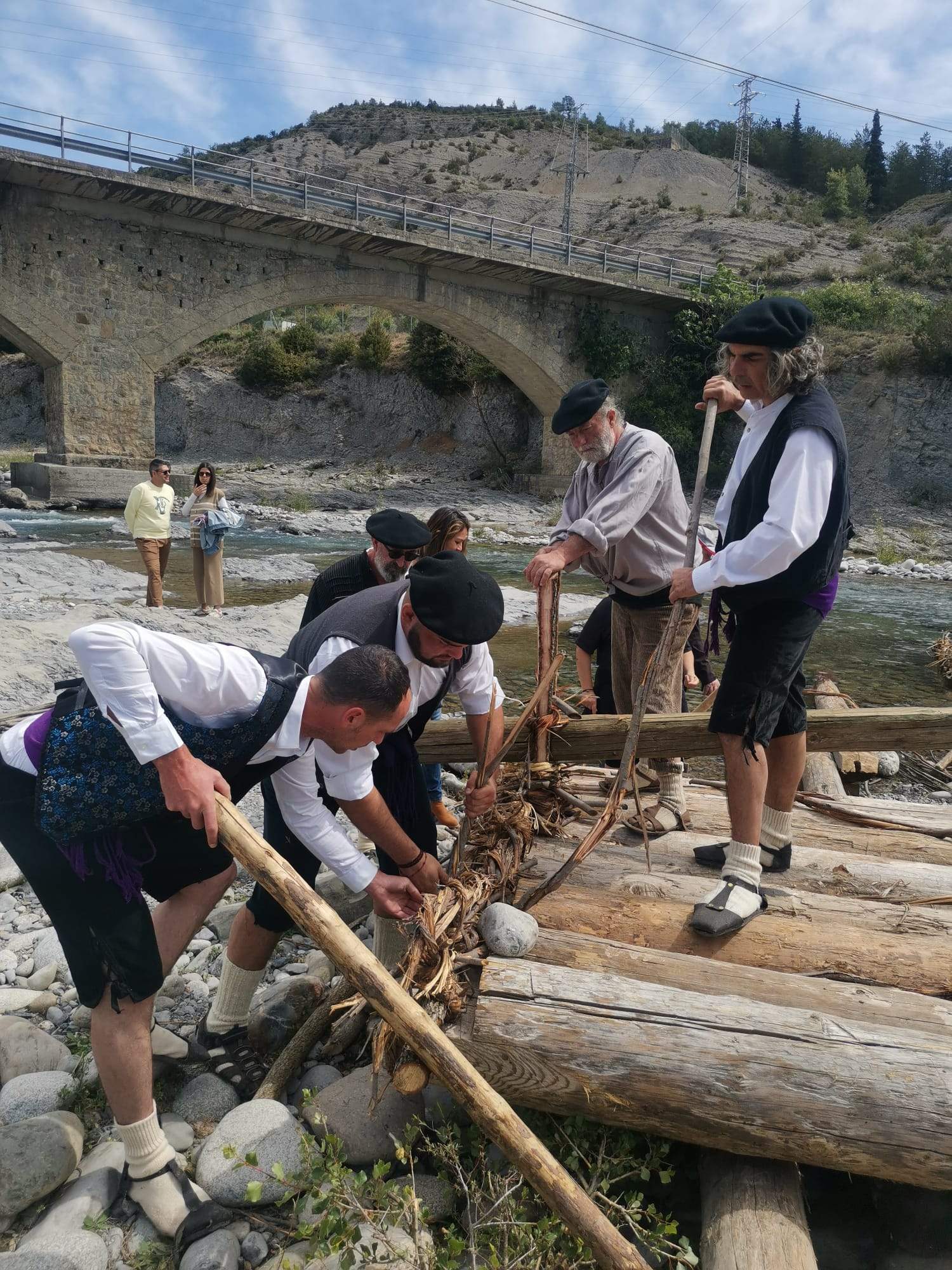 Actividad de los Nabateros del Sobrarbe en la jornada prevista para el descenso