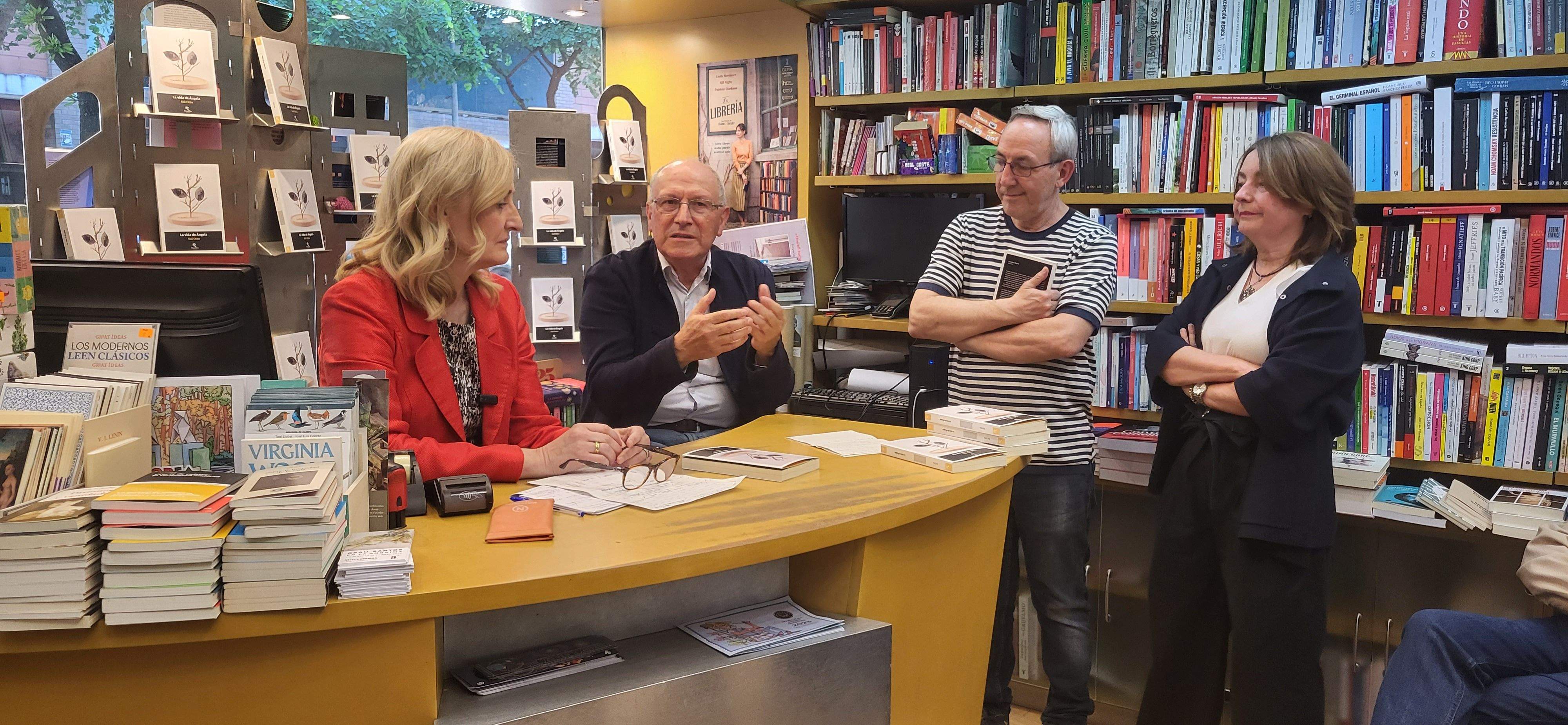 Presentación del libro "La vida de Ángela" de Sol Otto en Huesca. Foto Myriam Martínez