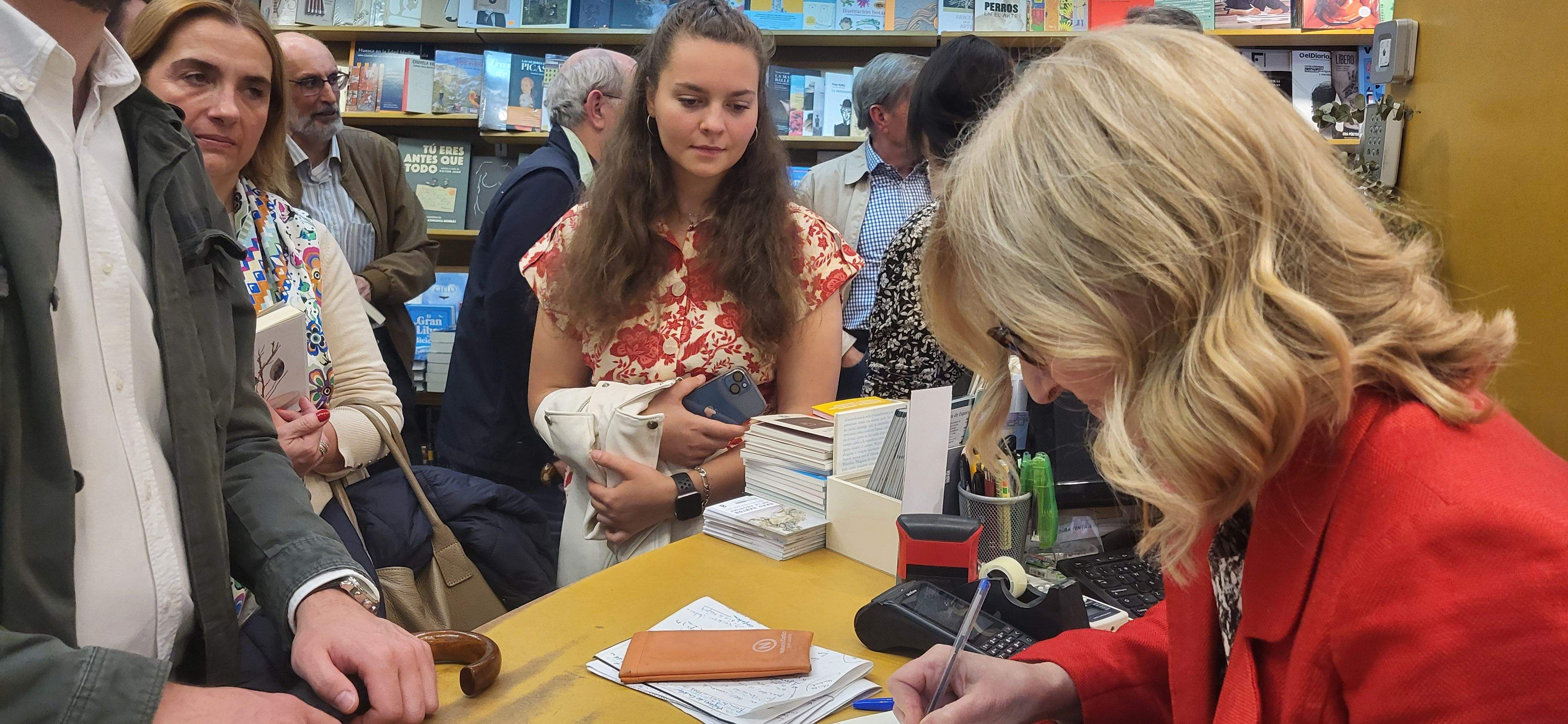 Presentación del libro "La vida de Ángela" de Sol Otto en Huesca. Foto Myriam Martínez