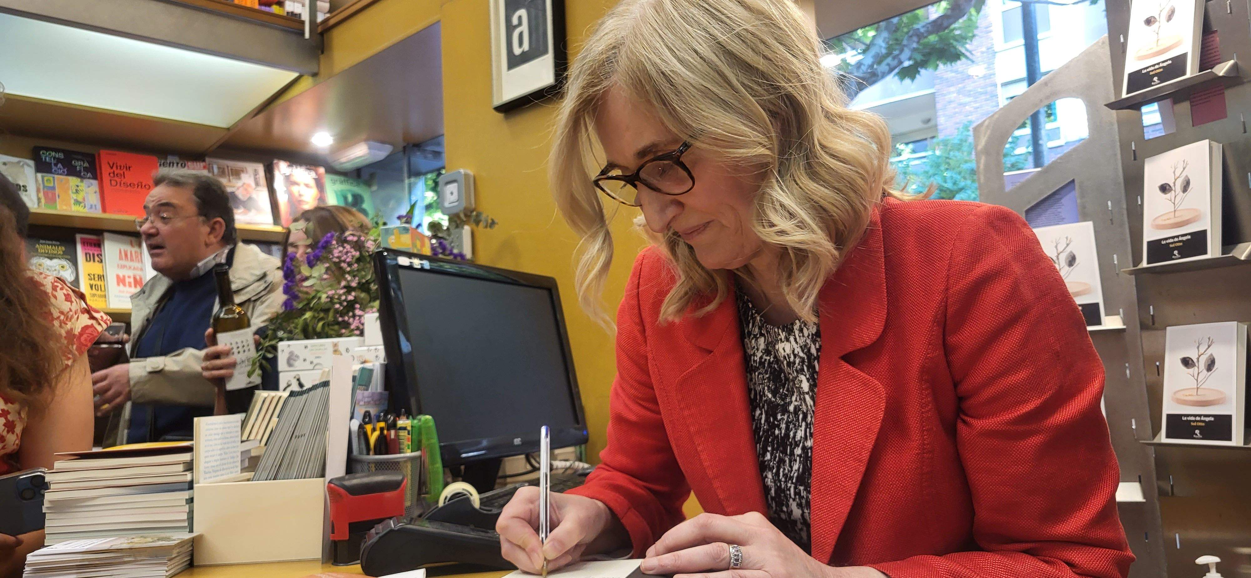 Presentación del libro "La vida de Ángela" de Sol Otto en Huesca. Foto Myriam Martínez