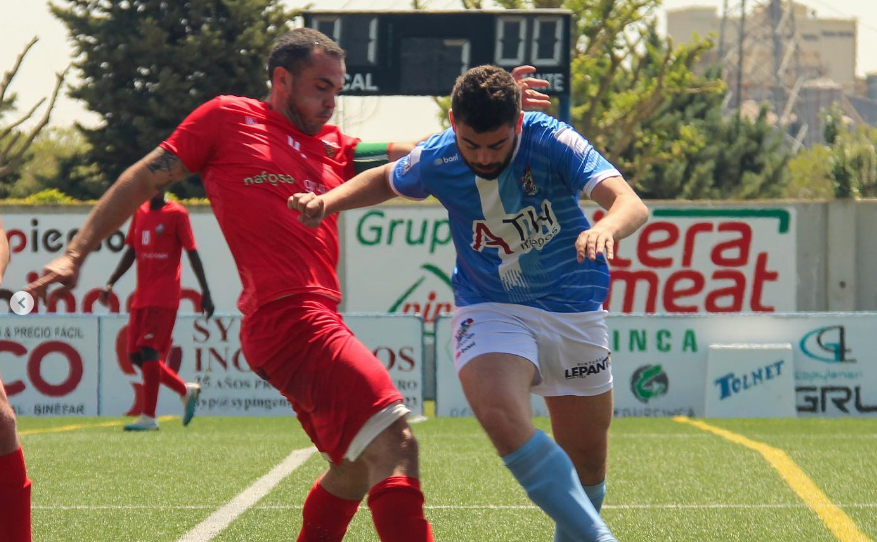 Un momento del derbi entre el Atlético Binéfar 2-0 Esplús disputado en Los Olmos. Foto: Instagram Atlético Binéfar