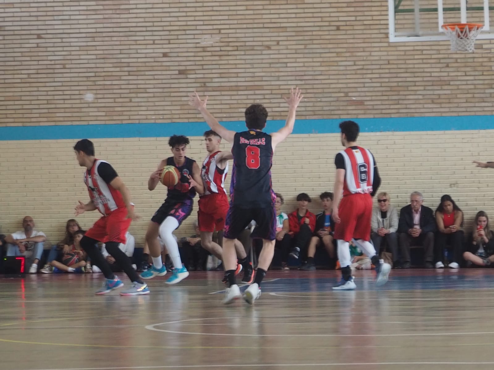 Old School vs Bodega Pirineos
