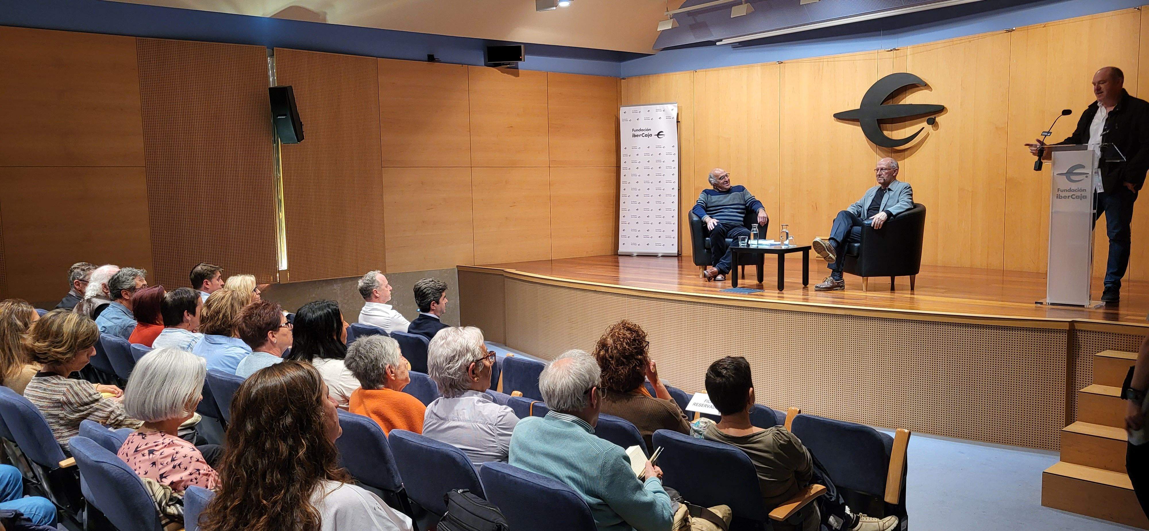 Presentación del libro de Severino Pallaruelo "Veintiuna noches". Foto Myriam Martínez