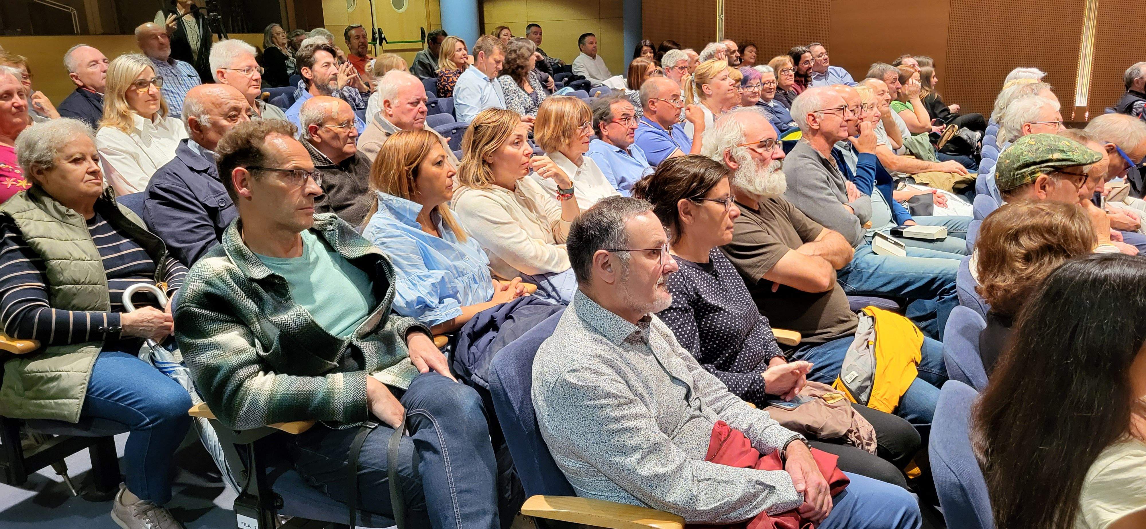 Presentación del libro de Severino Pallaruelo "Veintiuna noches". Foto Myriam Martínez