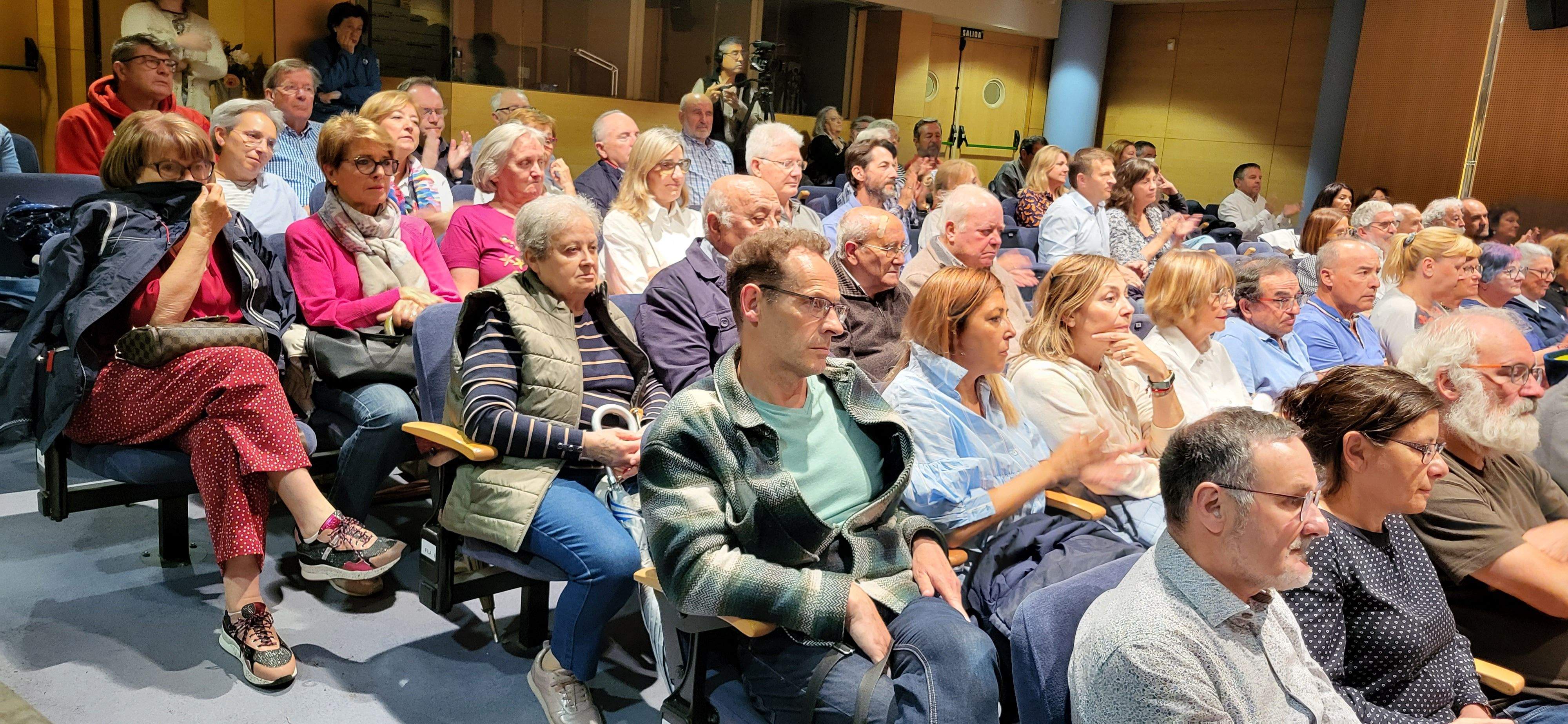 Presentación del libro de Severino Pallaruelo "Veintiuna noches". Foto Myriam Martínez