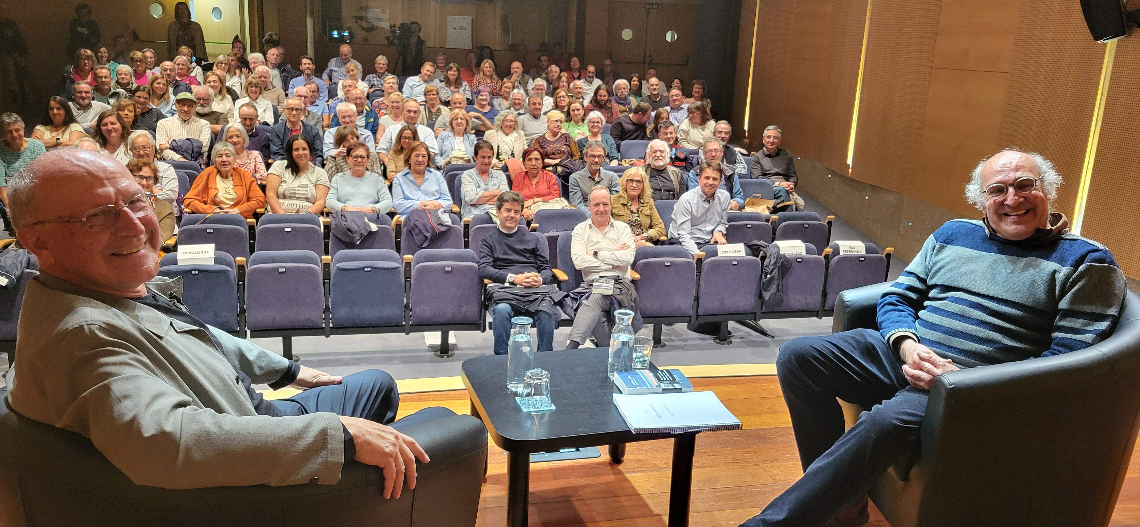 Presentación del libro de Severino Pallaruelo "Veintiuna noches". Foto Myriam Martínez