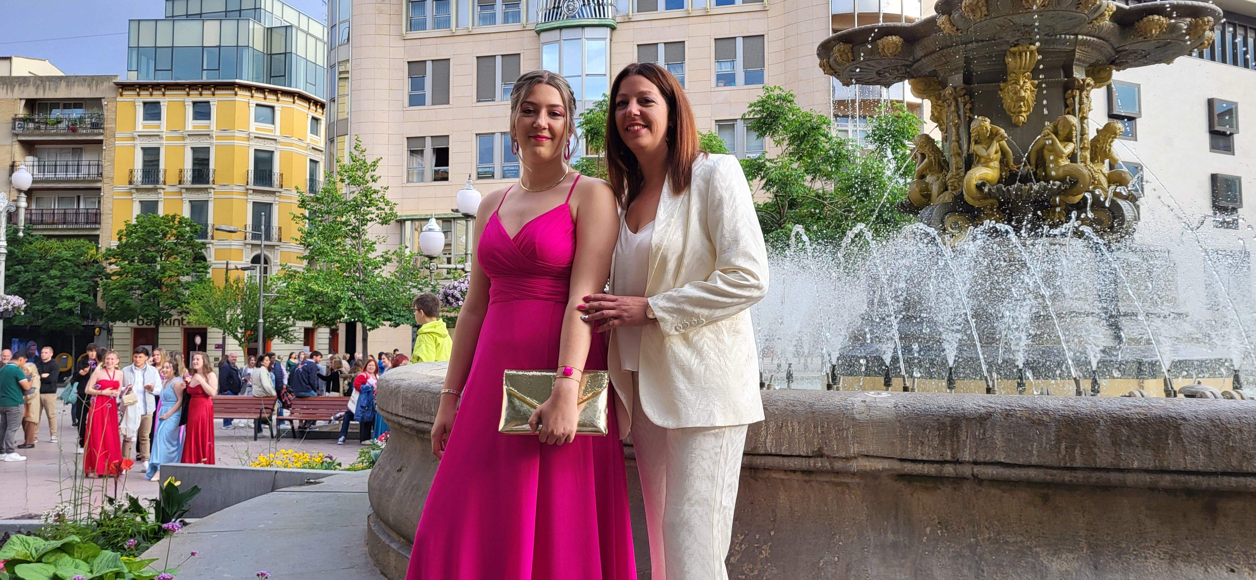 Estudiantes de segundo de Bachillerato del IES Pirámide que celebran su graduación.