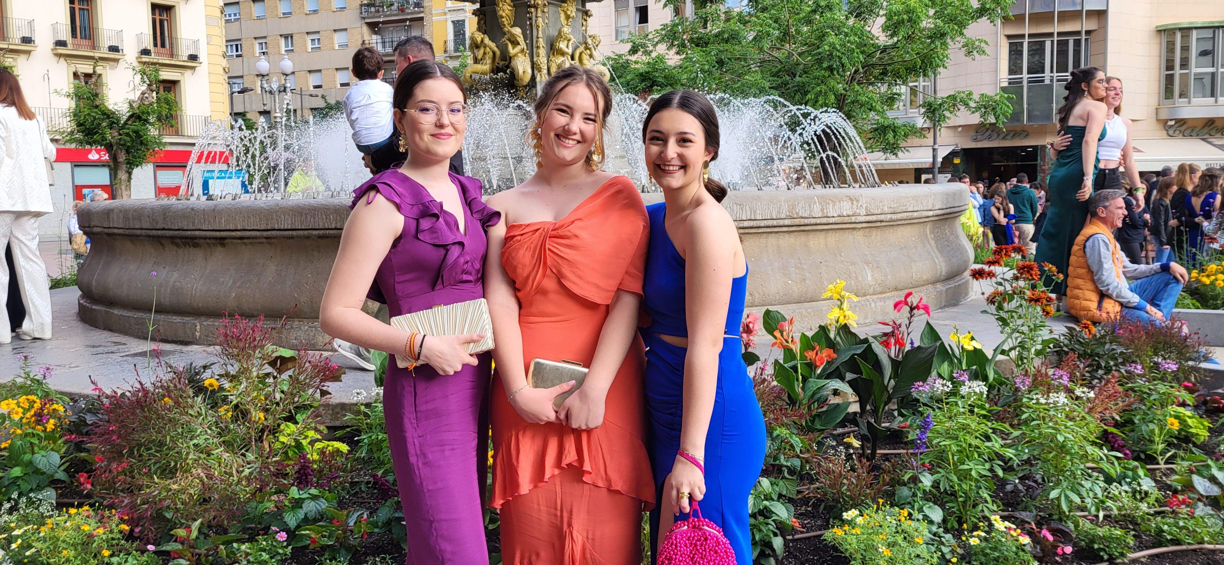 Estudiantes de segundo de Bachillerato del IES Pirámide que celebran su graduación.