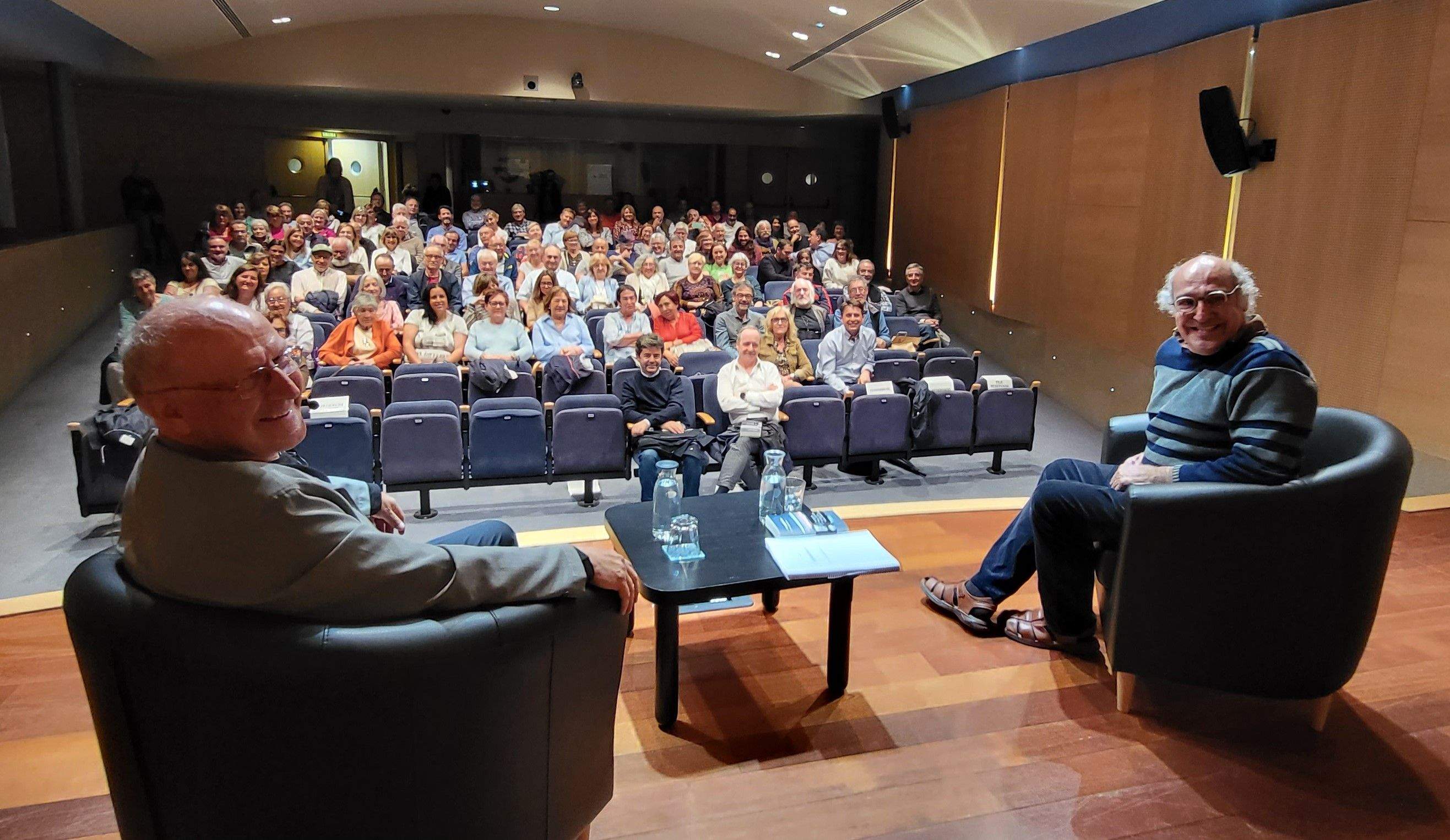Presentación del libro de Severino Pallaruelo "Veintiuna noches". Foto Myriam Martínez