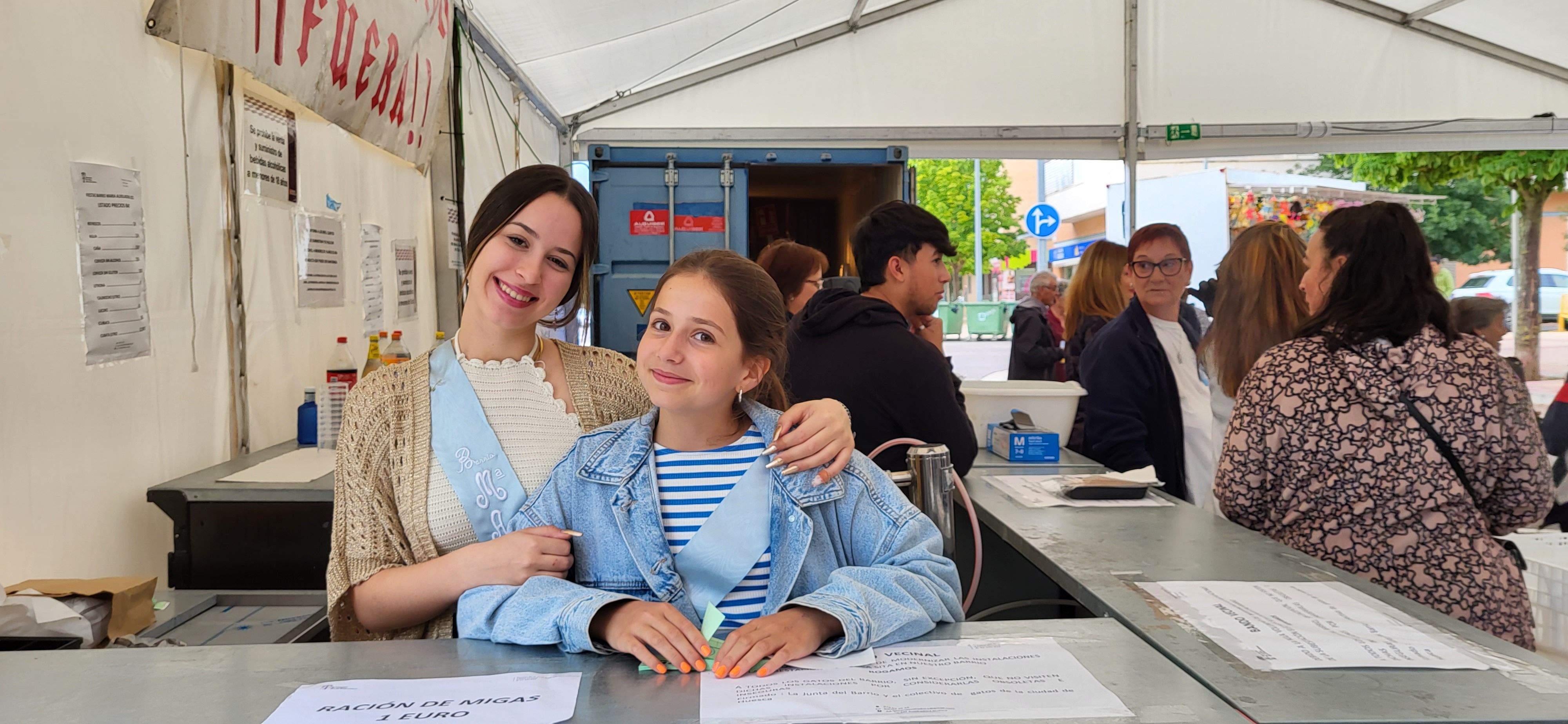 Reparto de migas en las fiestas de María Auxiliadora de Huesca.