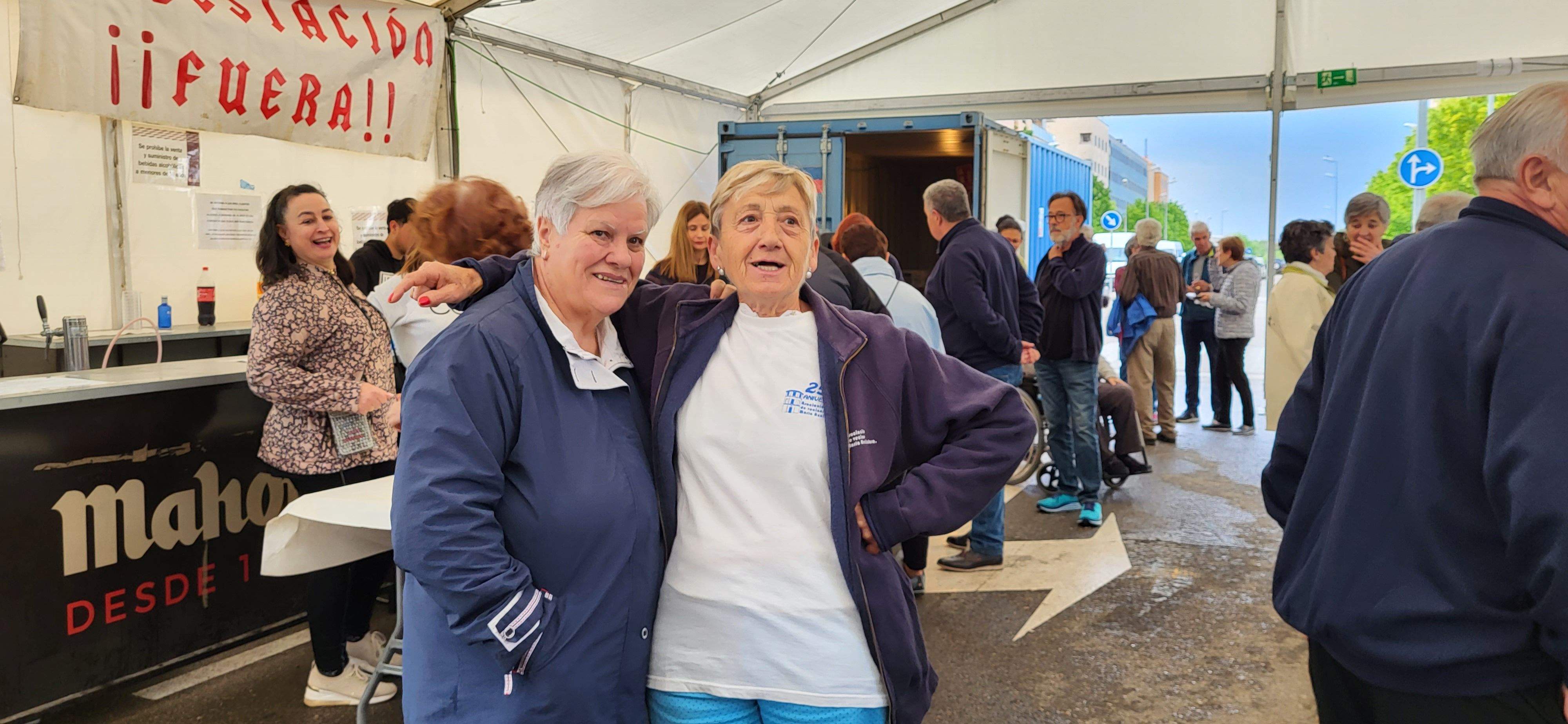 Reparto de migas en las fiestas de María Auxiliadora de Huesca.
