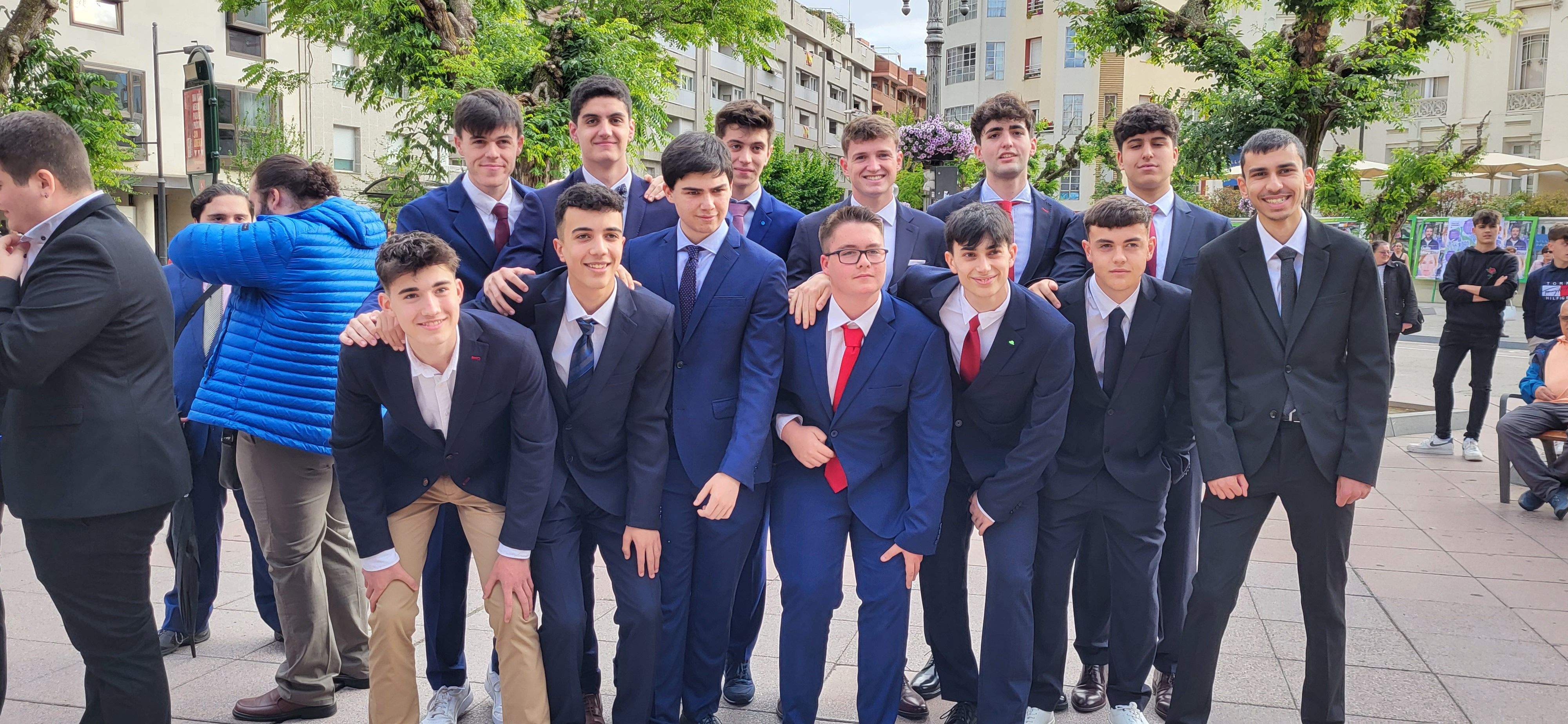 Estudiantes del Pirámide en su fiesta de graduación