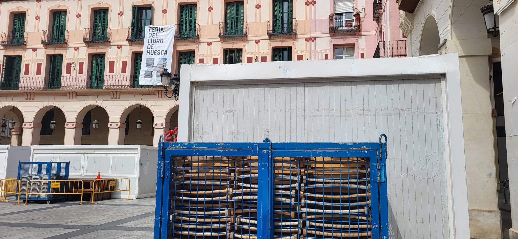 La misma vista que nuestra información del lunes, pero sin la decoración navideña en la Feria del Libro