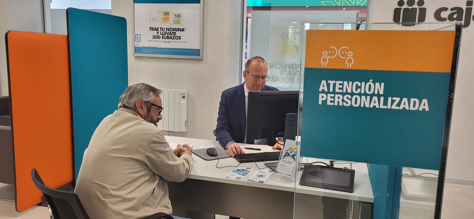 Los primeros clientes han visitado la nueva oficina de Cajamar