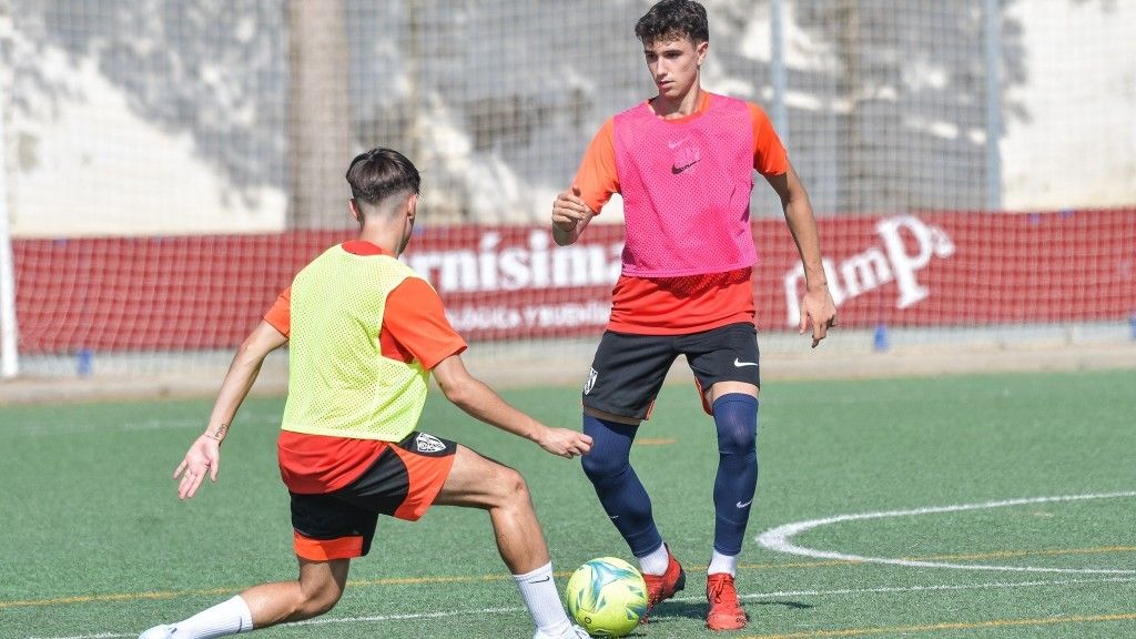 Entrenamiento entre la SD Huesca B y el División de Honor Juvenil.