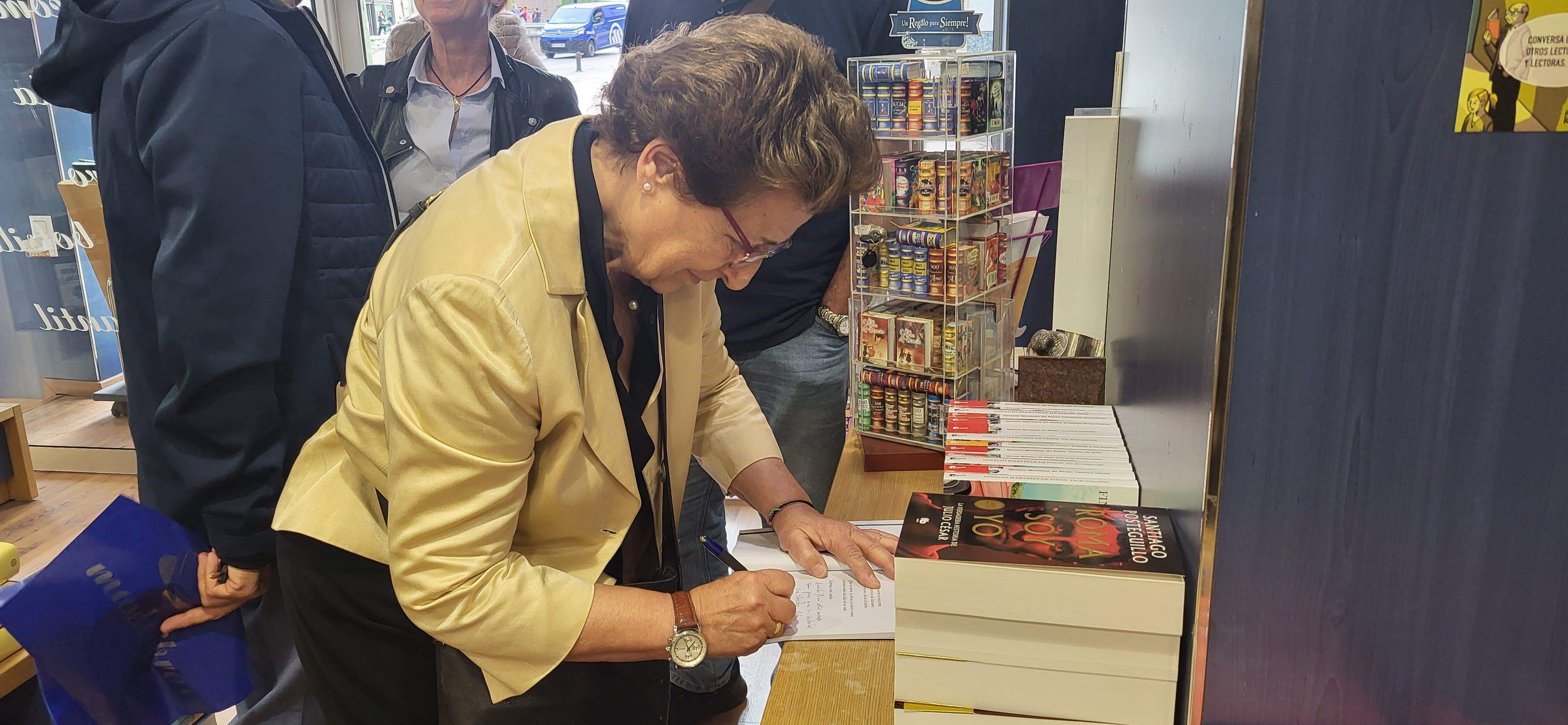 Presentación del libro "En voz baja" de Nati Mendiara en Másdelibros. Foto Myriam Martínez