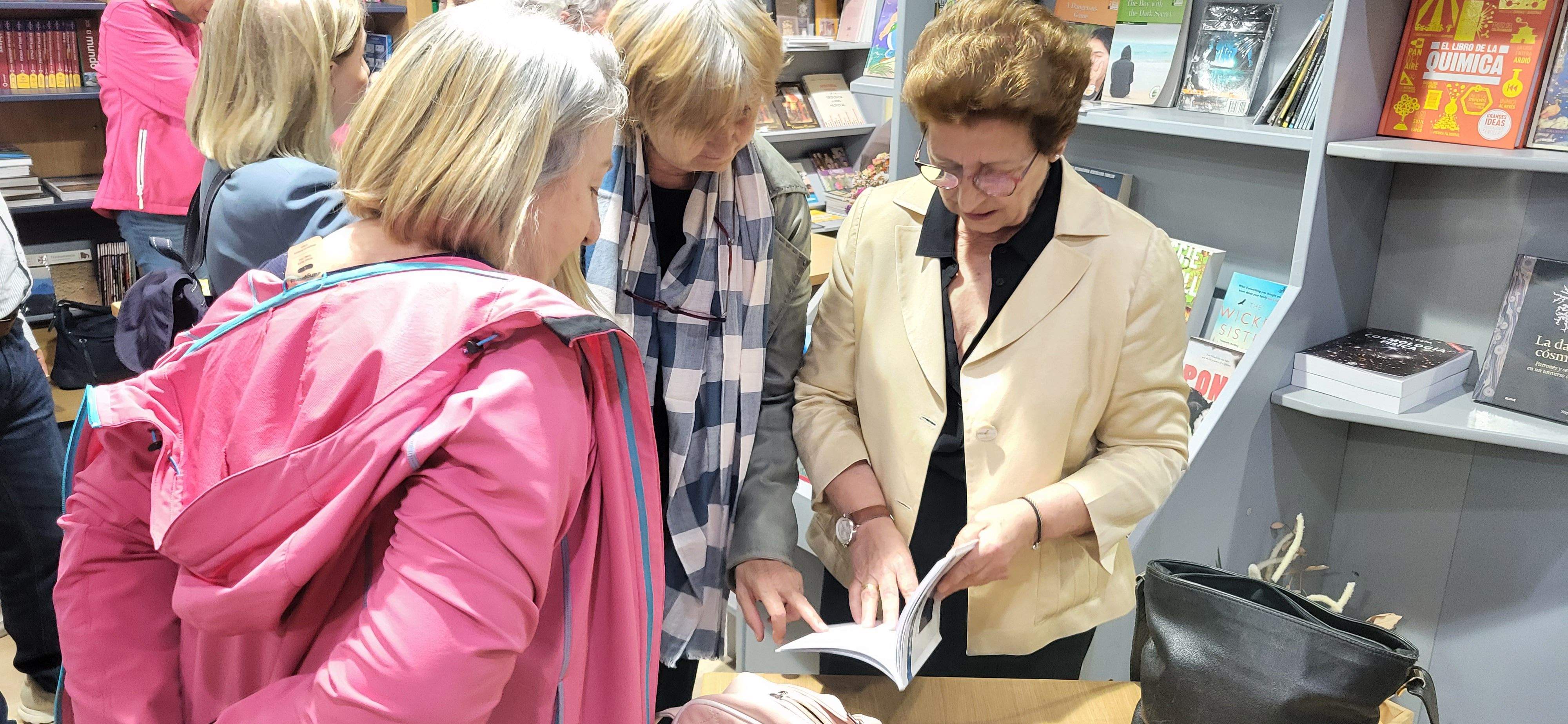 Presentación del libro "En voz baja" de Nati Mendiara en Másdelibros. Foto Myriam Martínez