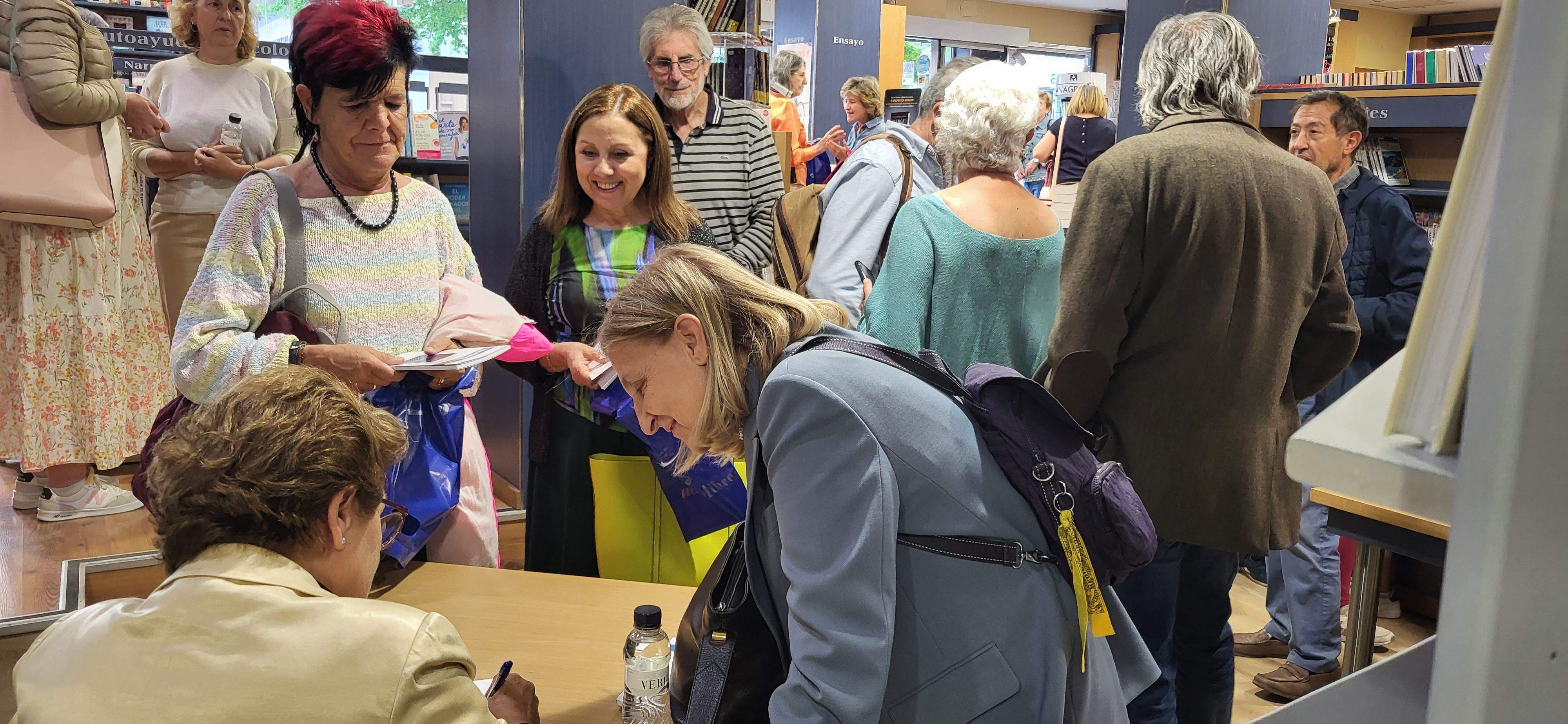 Presentación del libro "En voz baja" de Nati Mendiara en Másdelibros. Foto Myriam Martínez