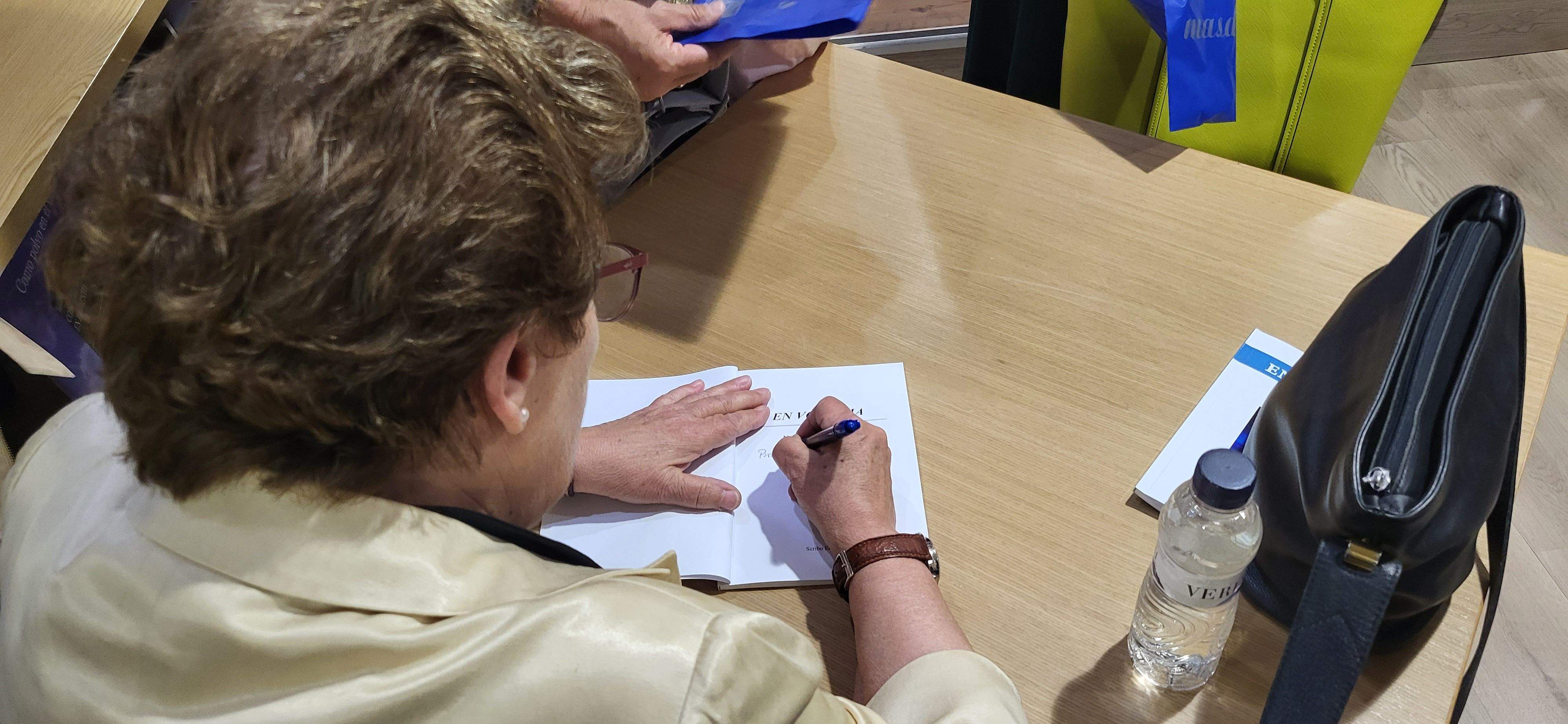 Presentación del libro "En voz baja" de Nati Mendiara en Másdelibros. Foto Myriam Martínez