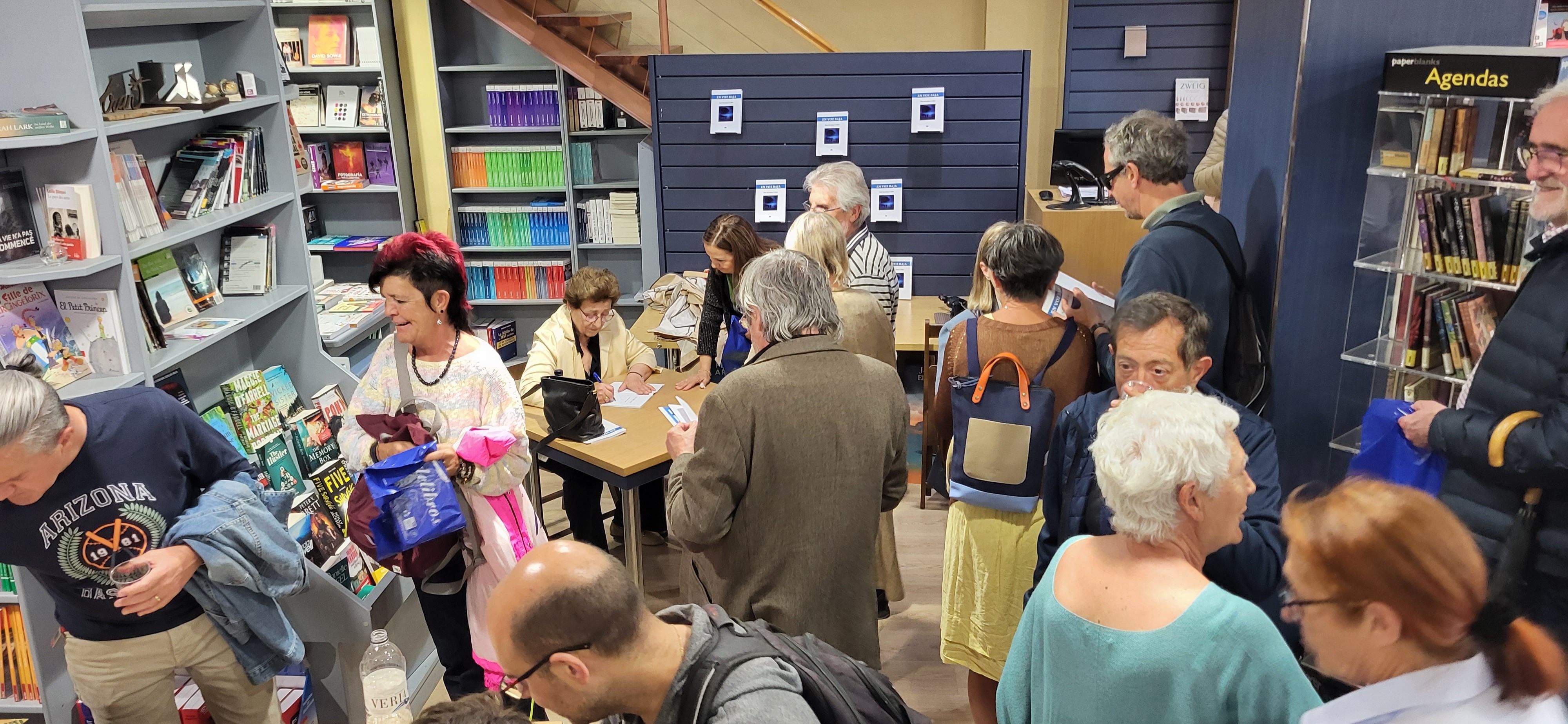 Presentación del libro "En voz baja" de Nati Mendiara en Másdelibros. Foto Myriam Martínez