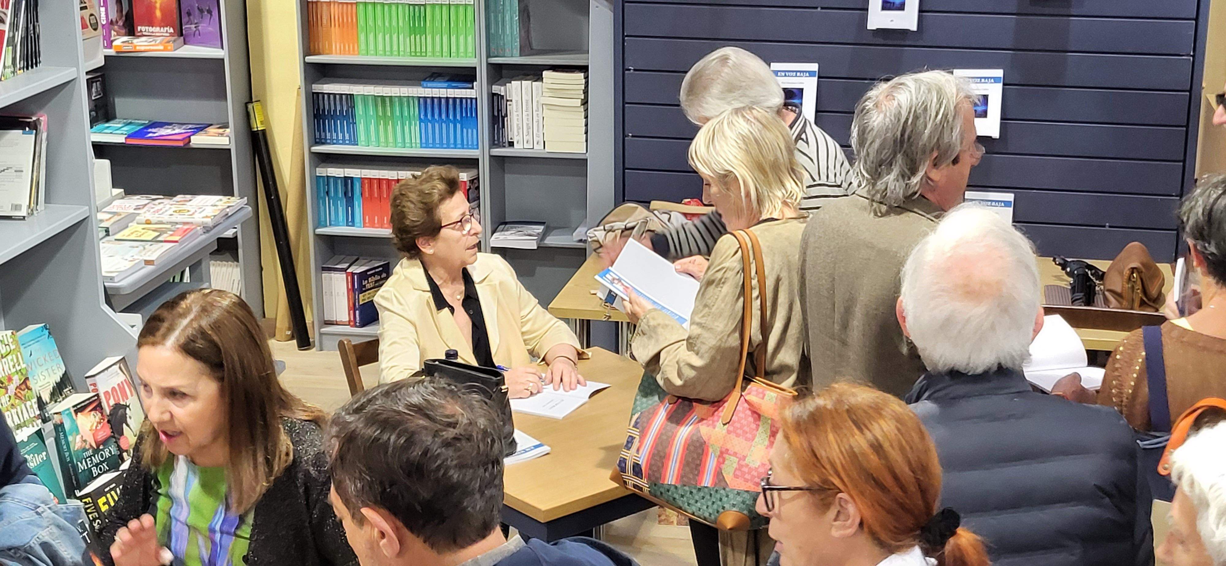 Presentación del libro "En voz baja" de Nati Mendiara en Másdelibros. Foto Myriam Martínez