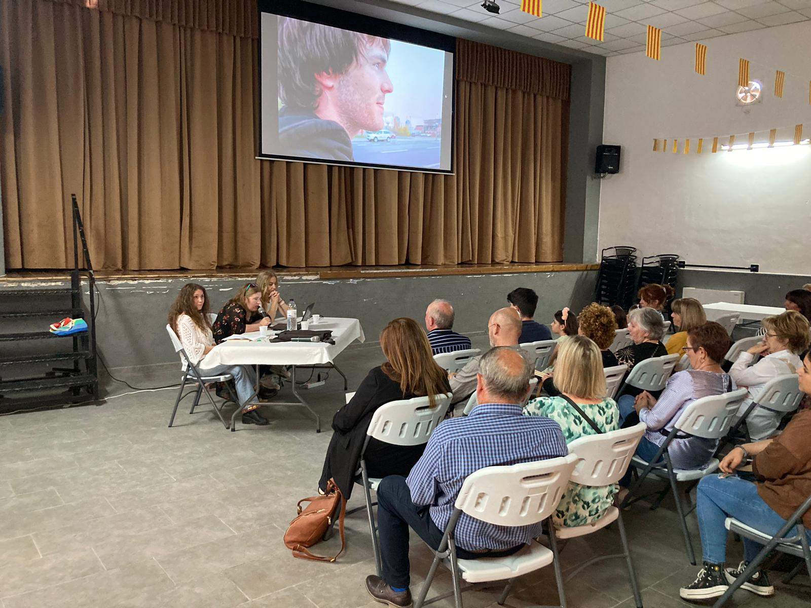 Lleno total en Valfonda, en la emotiva presentación de "Juan, verso a verso"