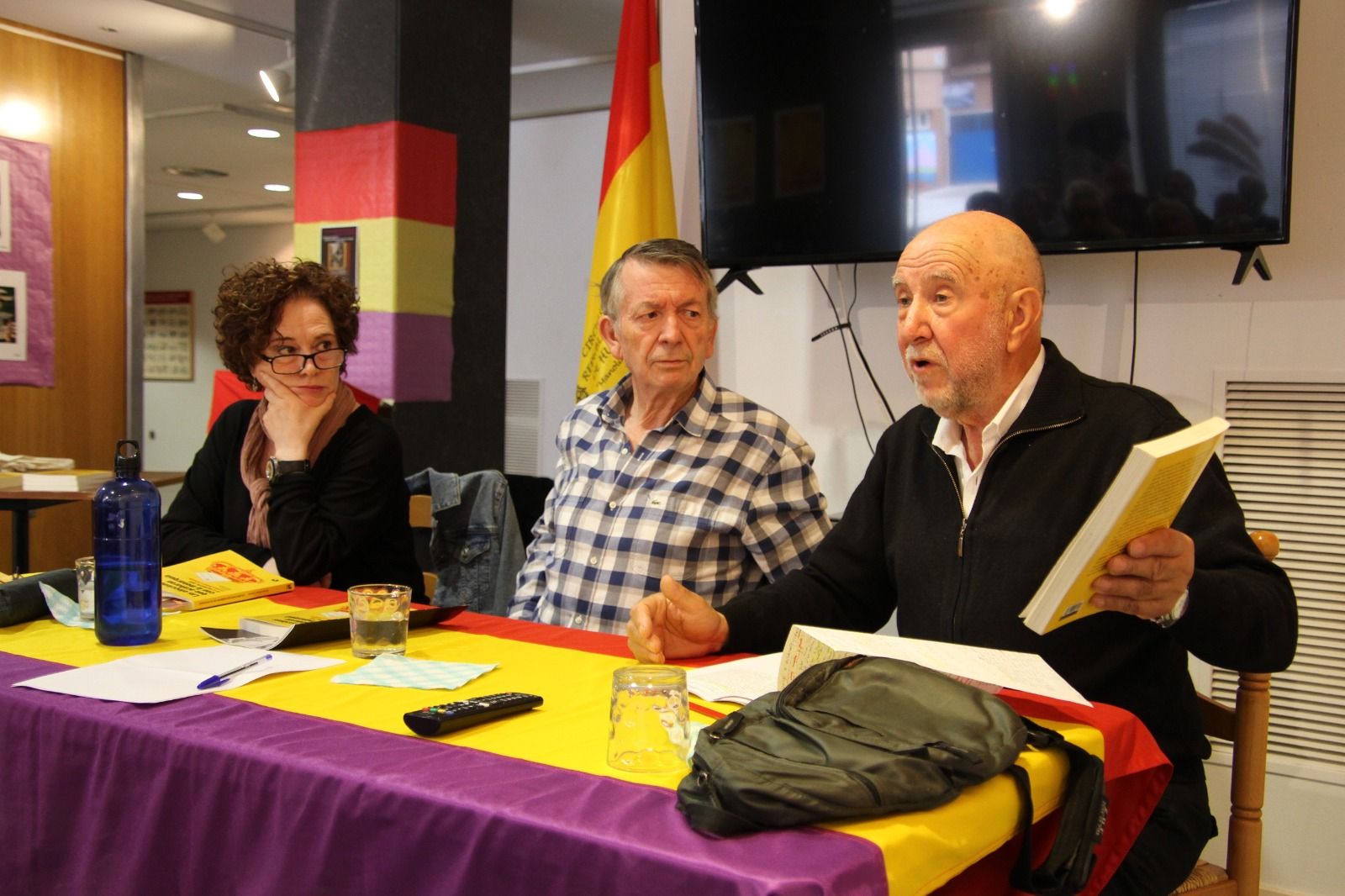 Presentación del libro de Carmelo Romero "Las elecciones que acabaron con la monarquía". Foto Carlos Neofato
