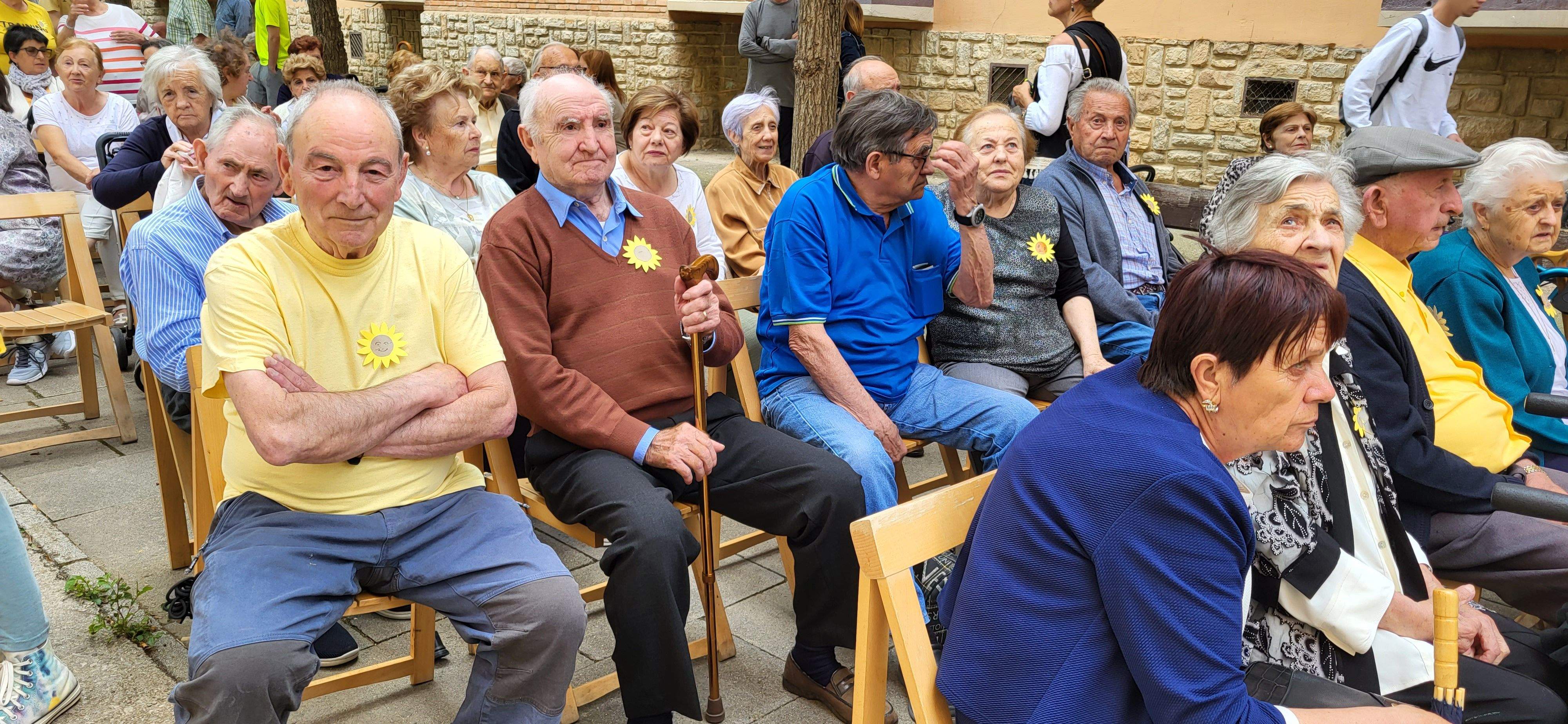 Fiesta fin de curso del Hogar de Mayores del IASS Huesca. Foto Myriam Martínez