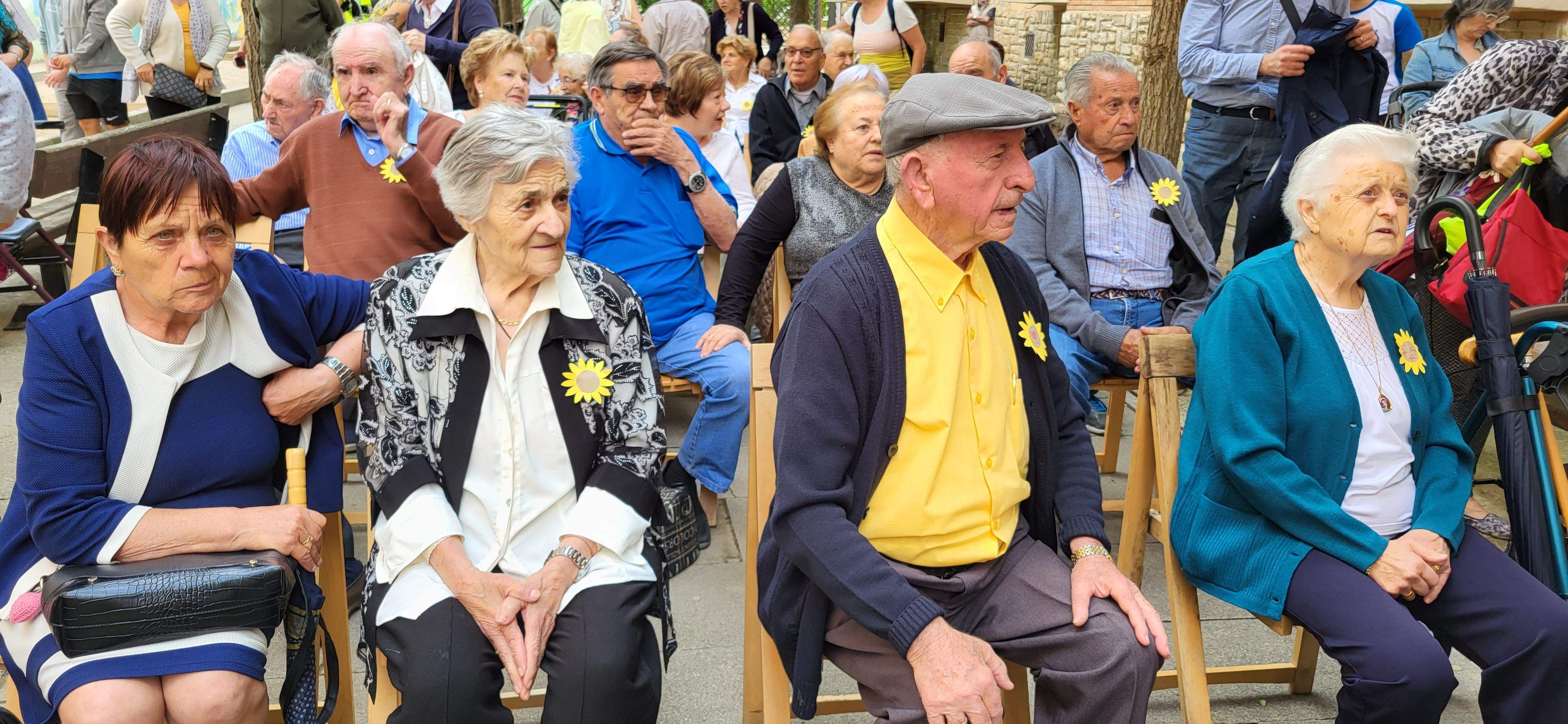 Fiesta fin de curso del Hogar de Mayores del IASS Huesca. Foto Myriam Martínez