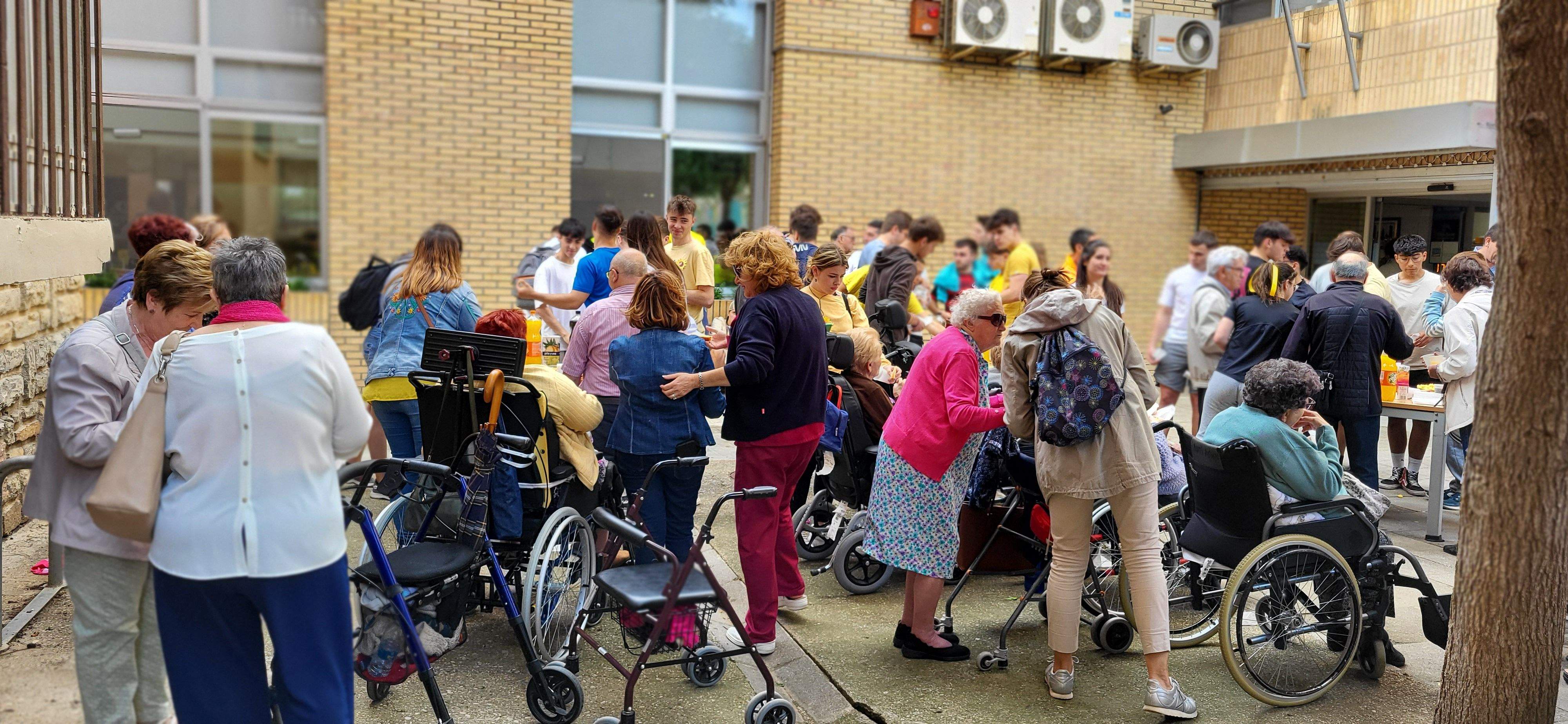 Fiesta fin de curso del Hogar de Mayores del IASS Huesca. Foto Myriam Martínez